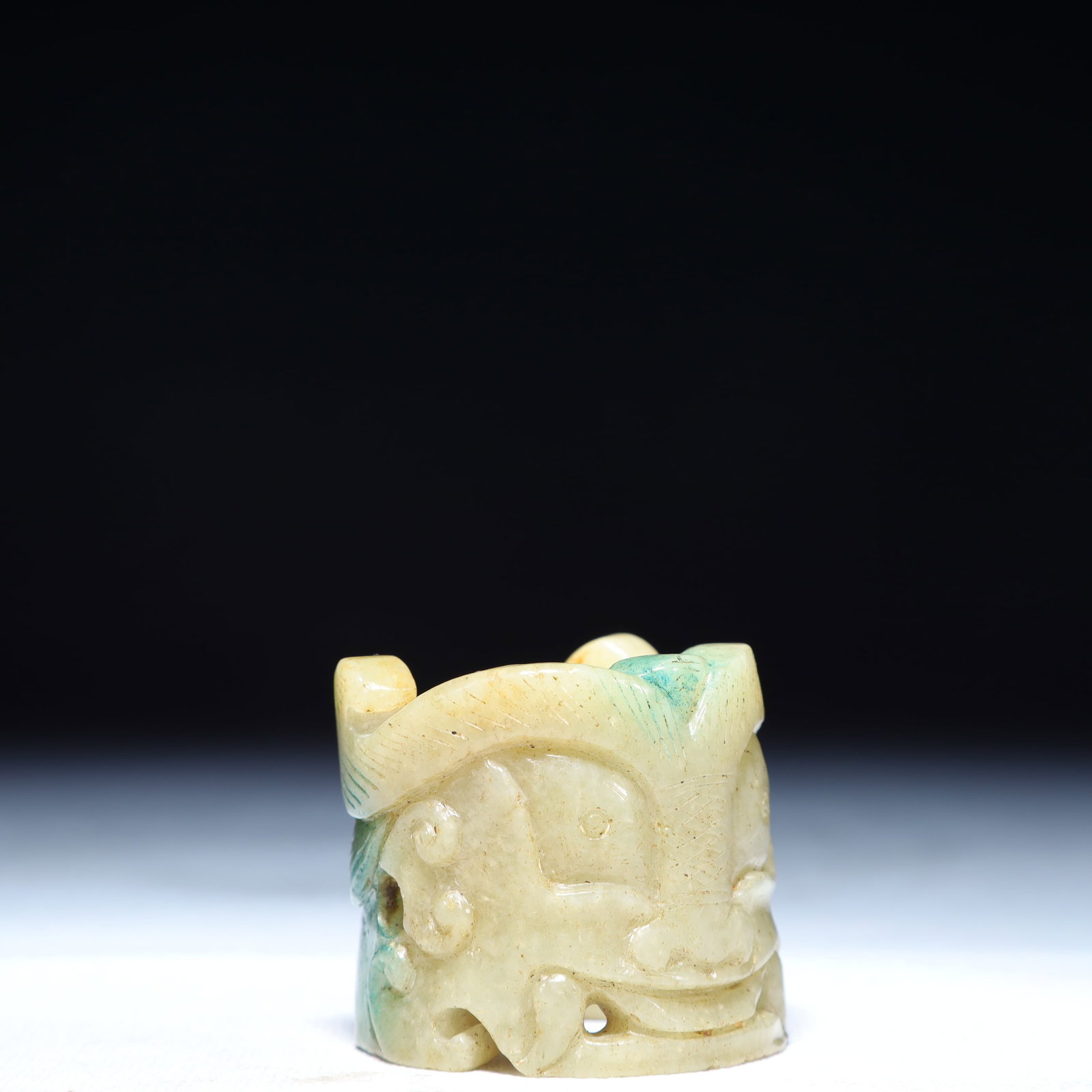 An Exquisite White Jade Beast-Face Pattern Thumb Ring - 4
