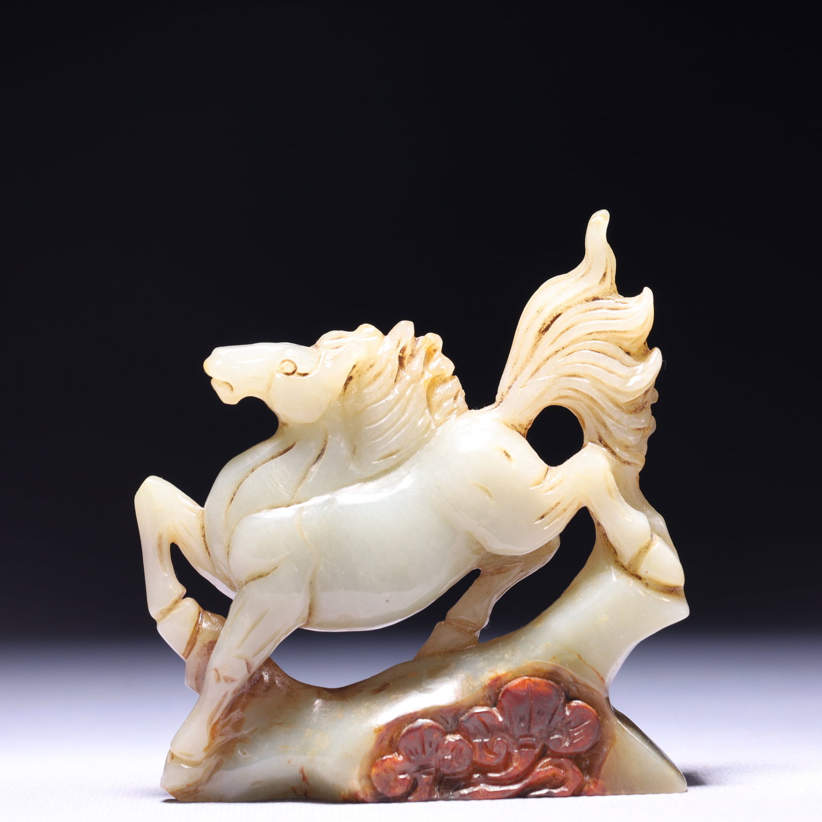 An Exquisite White Jade Horse Ornament: An Exquisite White Jade Horse Ornament,Qing Dynasty,China,Size:3.7inx0.8inx3.9in,Weight:207g 白玉骏马摆件,中国清代