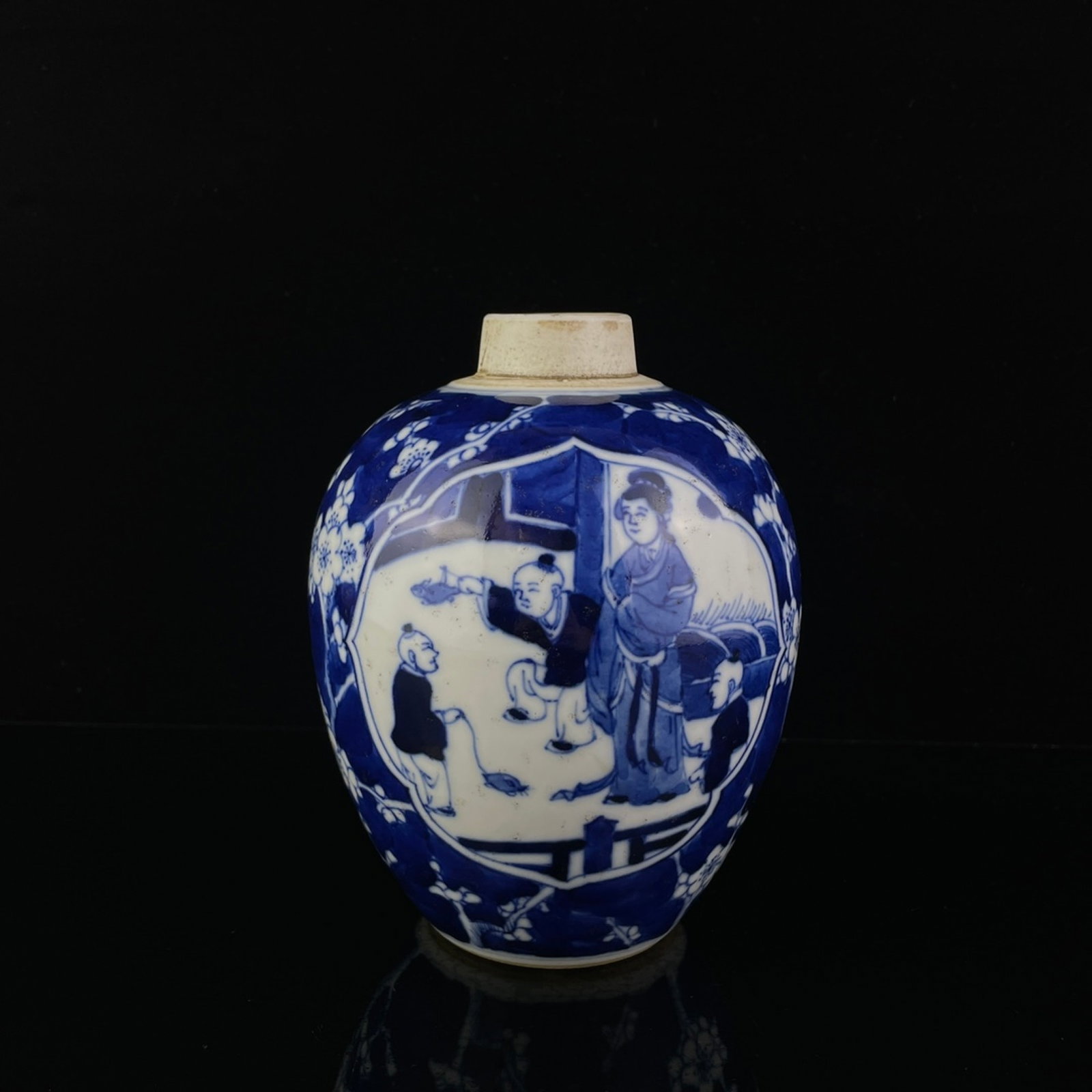An Exquisite Blue and White Character and Story Pattern Jar: An Exquisite Blue and White Character and Story Pattern Jar,Qing Dynasty,China,Size:5.9inx4.7in 青花人物故事纹罐,中国清代