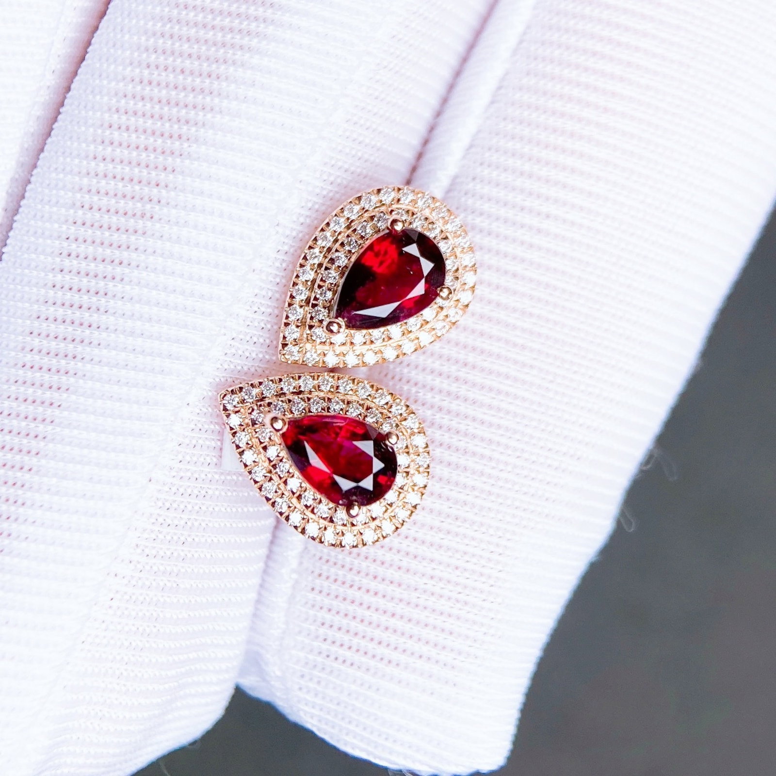 A Pair of 1.21Ctw Natural Tourmaline Earrings: A Pair of 1.21Ctw Natural Tourmaline Earrings,Size:0.3inx0.2in 一对1.21Ctw天然碧玺耳钉