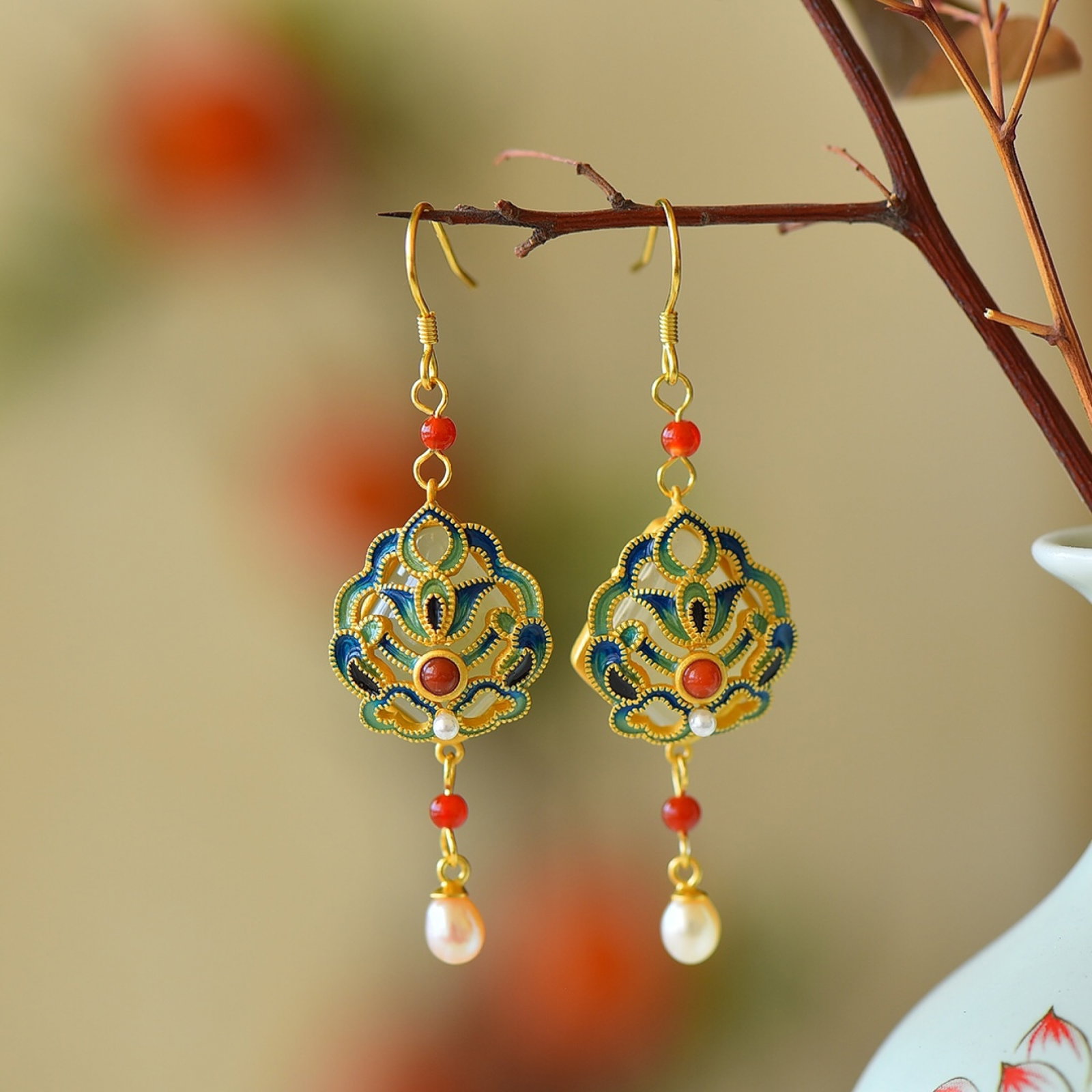 A Pair of Exquisite Sterling Silver-Gold Plated Inlaid White Jade Cloisonne Earrings,Inlaid Pearl: A Pair of Exquisite Sterling Silver-Gold Plated Inlaid White Jade Cloisonne Earrings,Inlaid Pearl,Size:0.6inx0.7in