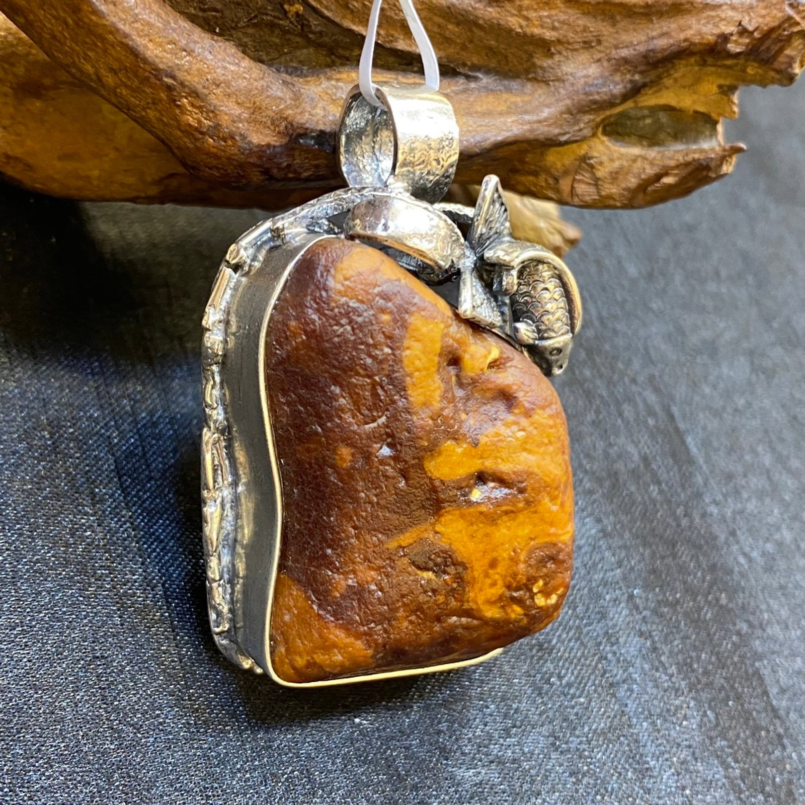 An Exquisite Beeswax Inlaid Silver Necklace: An Exquisite Beeswax Inlaid Silver Necklace,Size:1.3in,Weight:30.1g 蜜蜡镶银项链