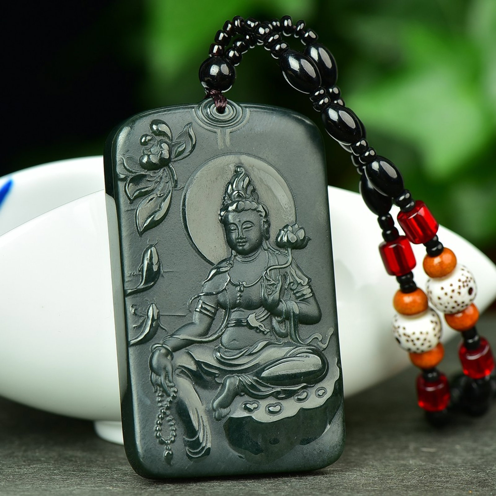An Exquisite Sapphire Landscape and Avalokitesvara Pattern Pendant: An Exquisite Sapphire Landscape and Avalokitesvara Pattern Pendant,Size:1.5inx2.5in 寓意:吉祥 保平安 玉脂温润 工艺精