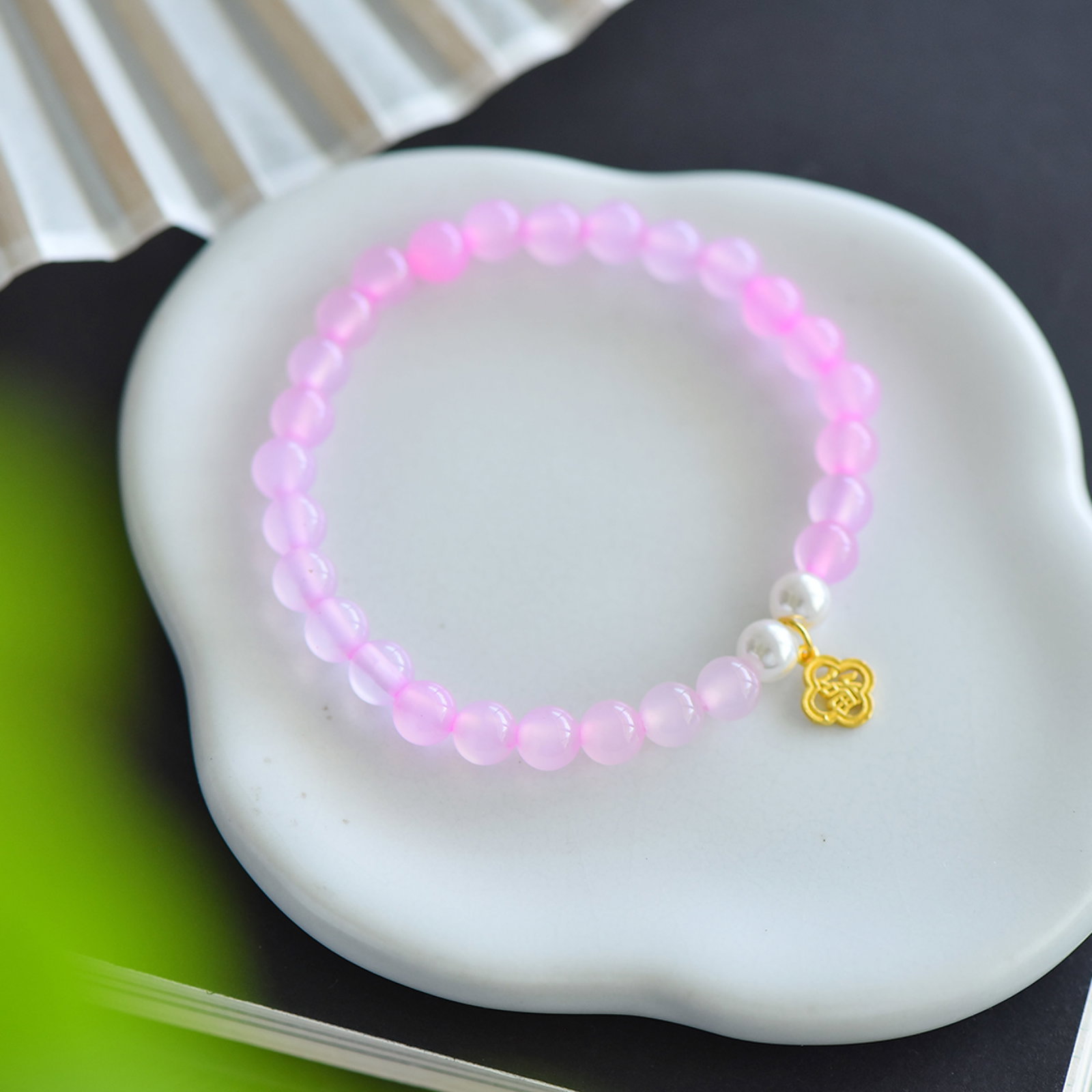 An Exquisite Sterling Silver-Gold Plated Inlaid Agate Bracelets: An Exquisite Sterling Silver-Gold Plated Inlaid Agate Bracelets,Size:0.2inx0.2in 纯银镀金镶玛瑙手串