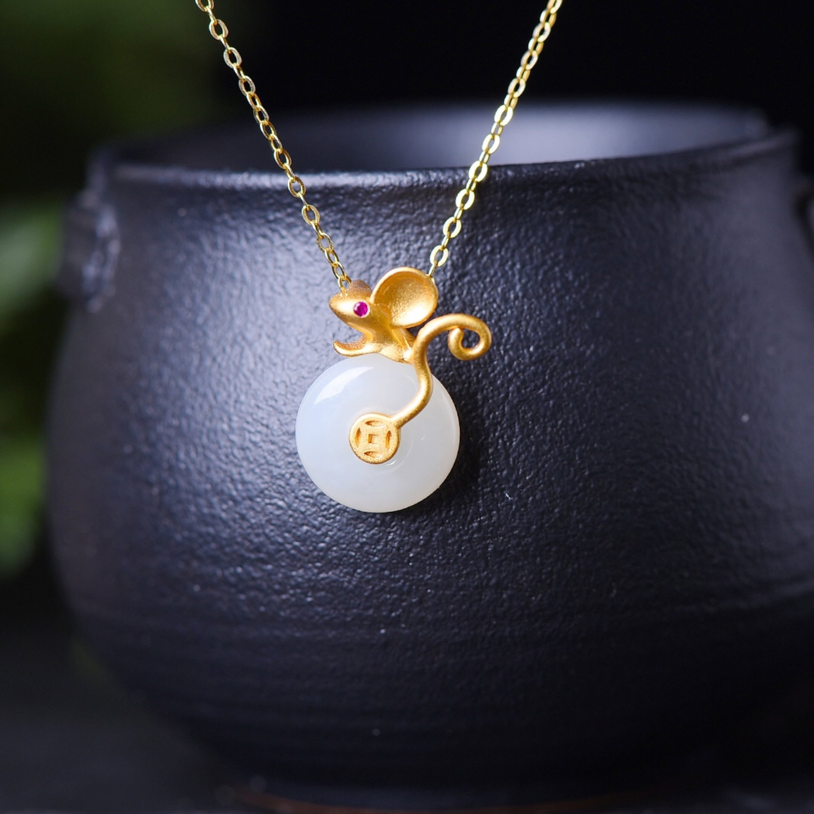 An Exquisite Sterling Silver-Gold Plated Inlaid White Jade Pendant: An Exquisite Sterling Silver-Gold Plated Inlaid White Jade Pendant,Size:0.5inx0.5in 纯银镀金镶白玉吊坠