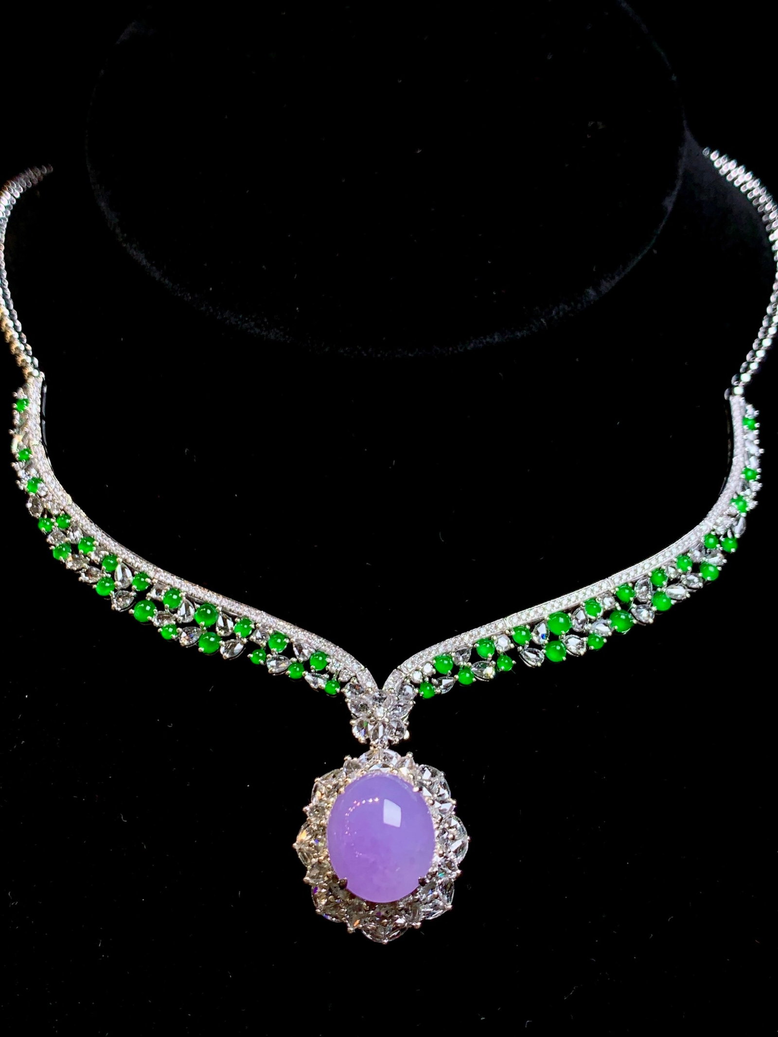 An Exquisite 18k Gold Diamond Inlaid Jadeite Ring& Necklace Dual-Purpose: An Exquisite 18k Gold Diamond Inlaid Jadeite Ring& Necklace Dual-Purpose,Size(Loose Stone):0.6inx0.5inx0.2in 18k金钻镶嵌翡翠戒指&项链两
