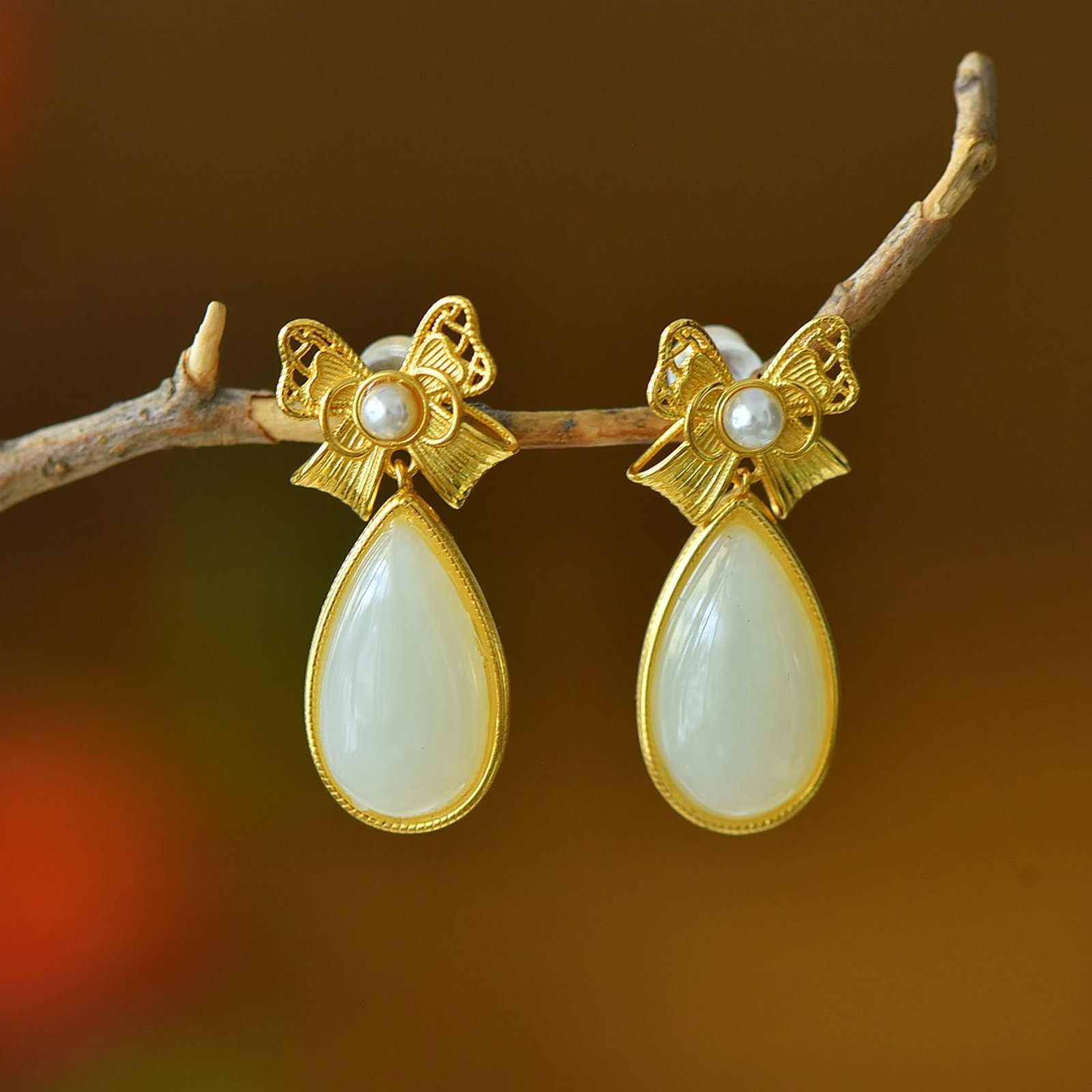 A Pair of Exquisite Sterling Silver-Gold Plated Inlaid White Jade Earrings: A Pair of Exquisite Sterling Silver-Gold Plated Inlaid White Jade Earrings,Size:0.4inx0.7in 一对纯银镀金镶白玉耳环
