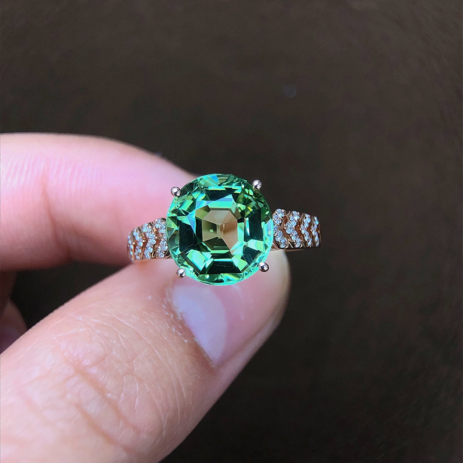 3.75Ctw Sterling Silver-Gold Plated Inlaid Natural Tourmaline Ring: 3.75Ctw Sterling Silver-Gold Plated Inlaid Natural Tourmaline Ring,Size:0.4inx0.4in 3.75Ctw纯银镀金嵌天然碧玺戒指