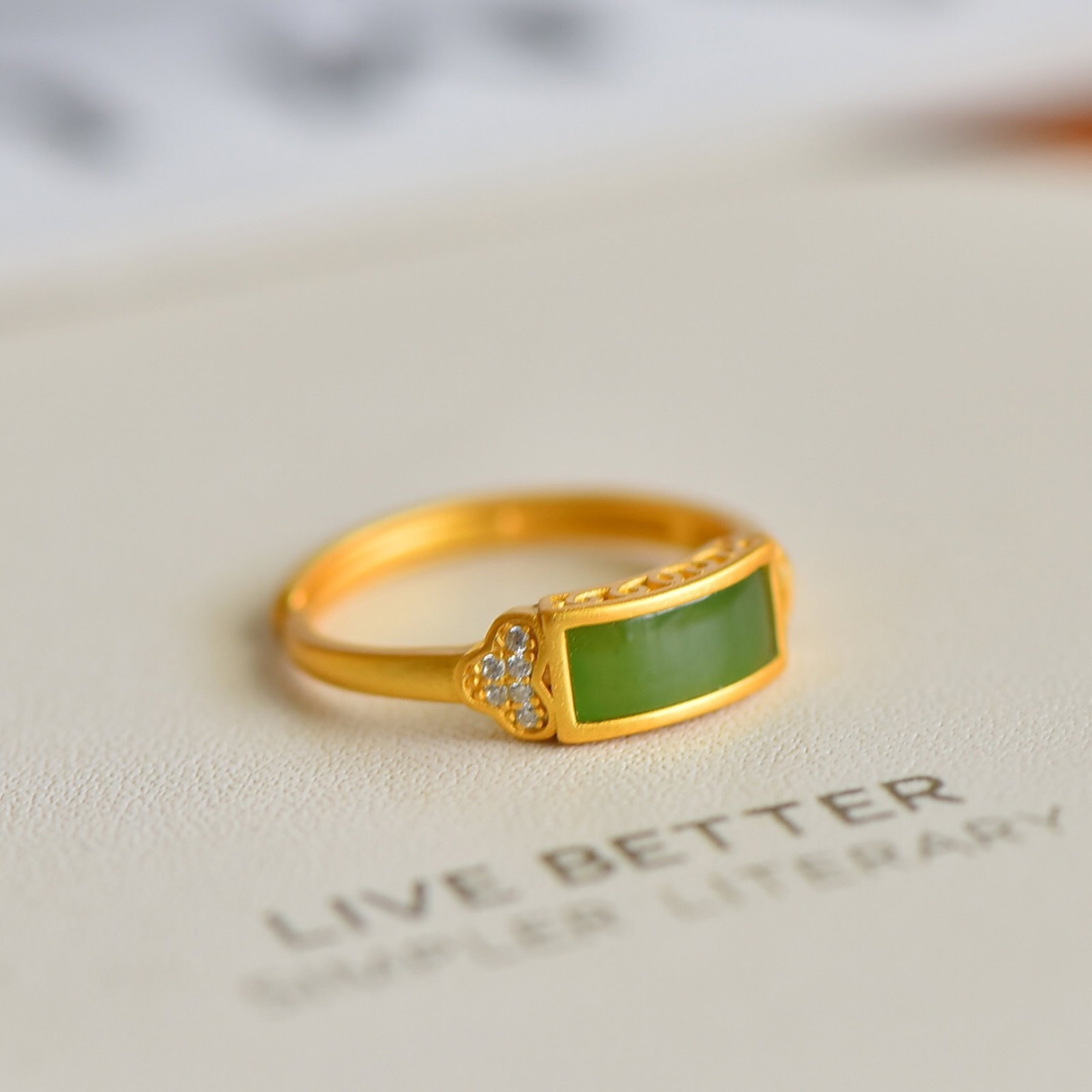 An Exquisite Sterling Silver-Gold Plated Inlaid Jasper Ring,Inlaid Diamond: An Exquisite Sterling Silver-Gold Plated Inlaid Jasper Ring,Inlaid Diamond 纯银镀金镶碧玉戒指,嵌钻石