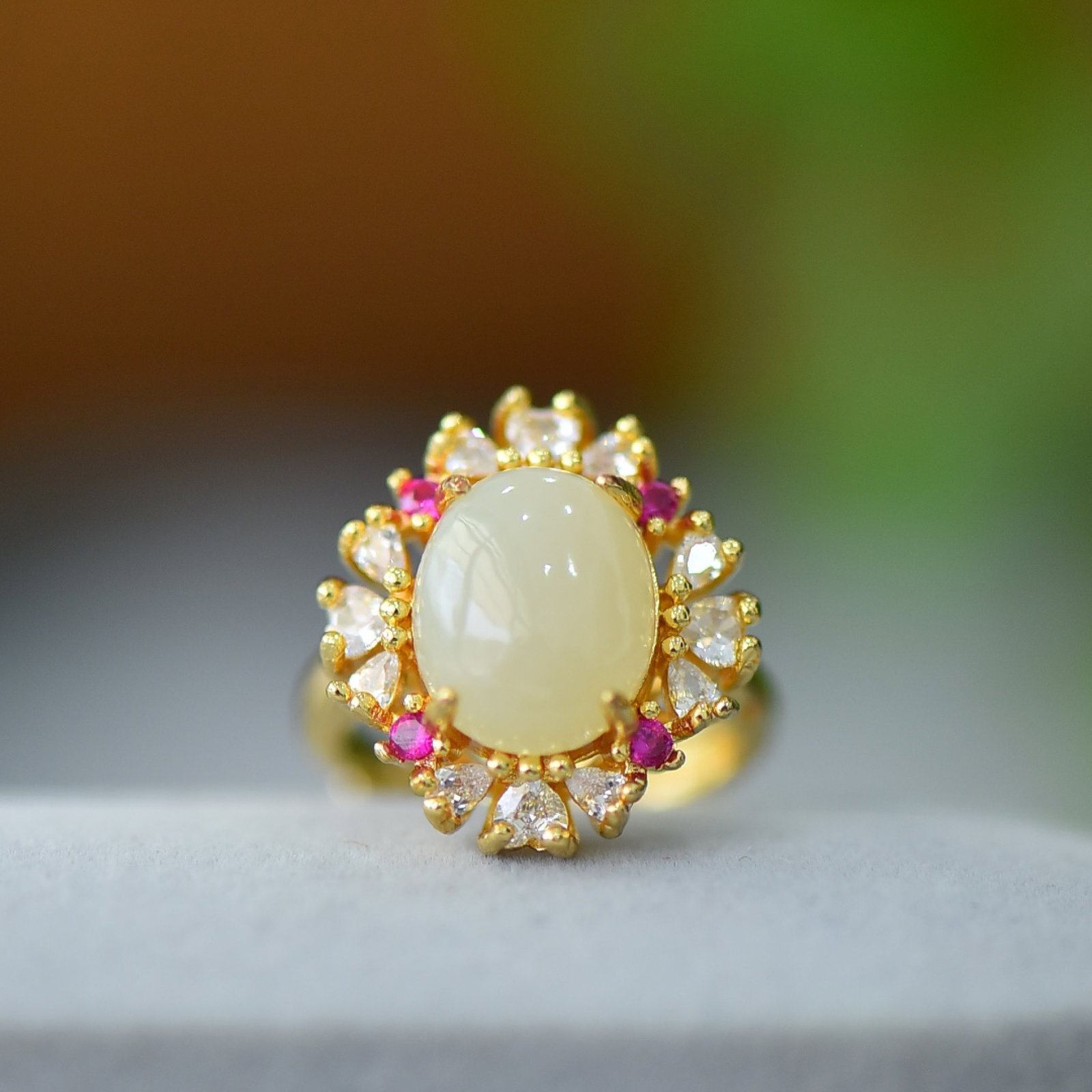 An Exquisite Bronze-Gold Plated Inlaid White Jade Ring: An Exquisite Bronze-Gold Plated Inlaid White Jade Ring,Size:0.4inx0.5in 铜镀金镶白玉戒指