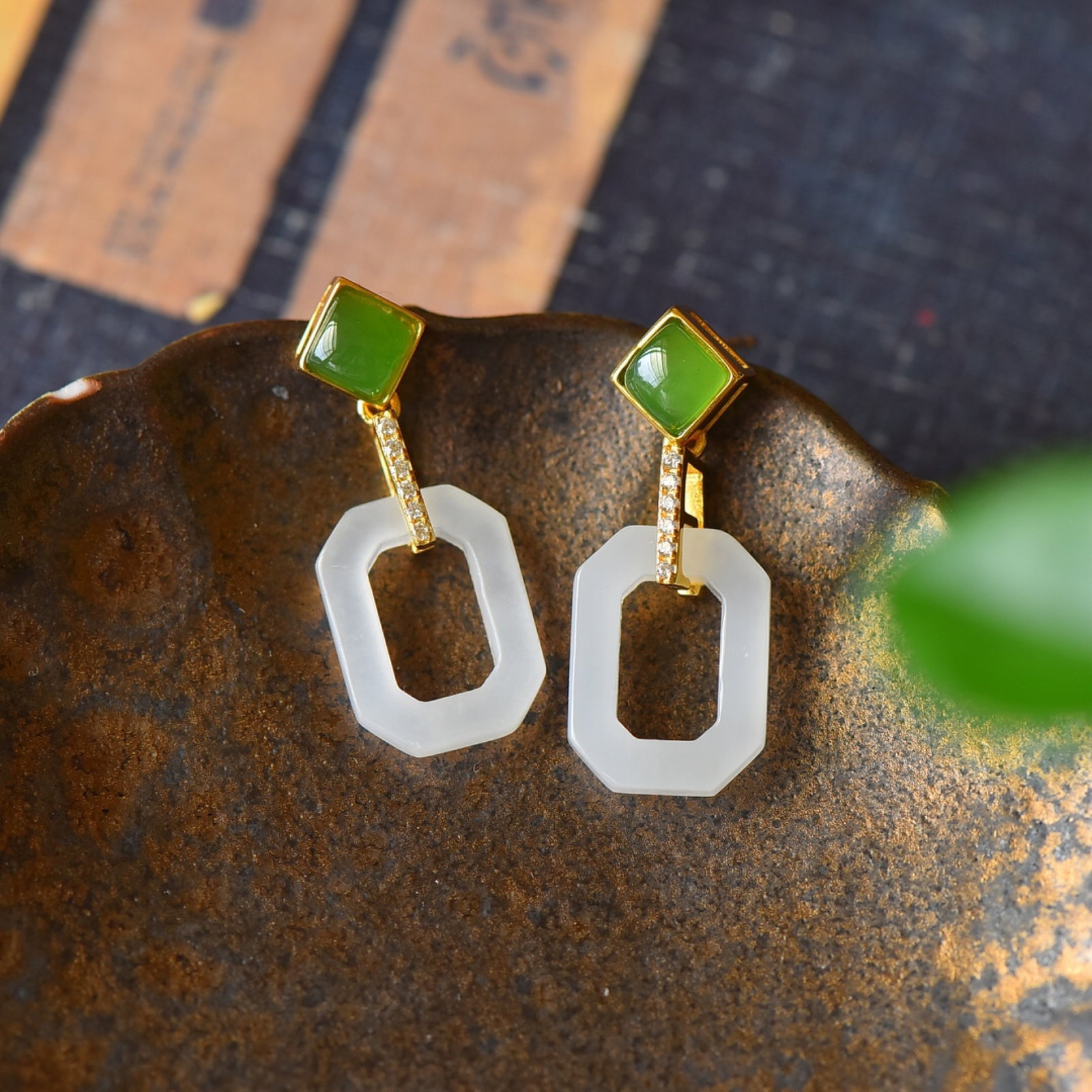 A Pair of Exquisite Sterling Silver-Gold Plated Inlaid White Jade Earrings,Inlaid Diamond: A Pair of Exquisite Sterling Silver-Gold Plated Inlaid White Jade Earrings,Inlaid Diamond,Size:0.5inx1.1in 一对纯银镀金镶白玉耳环,