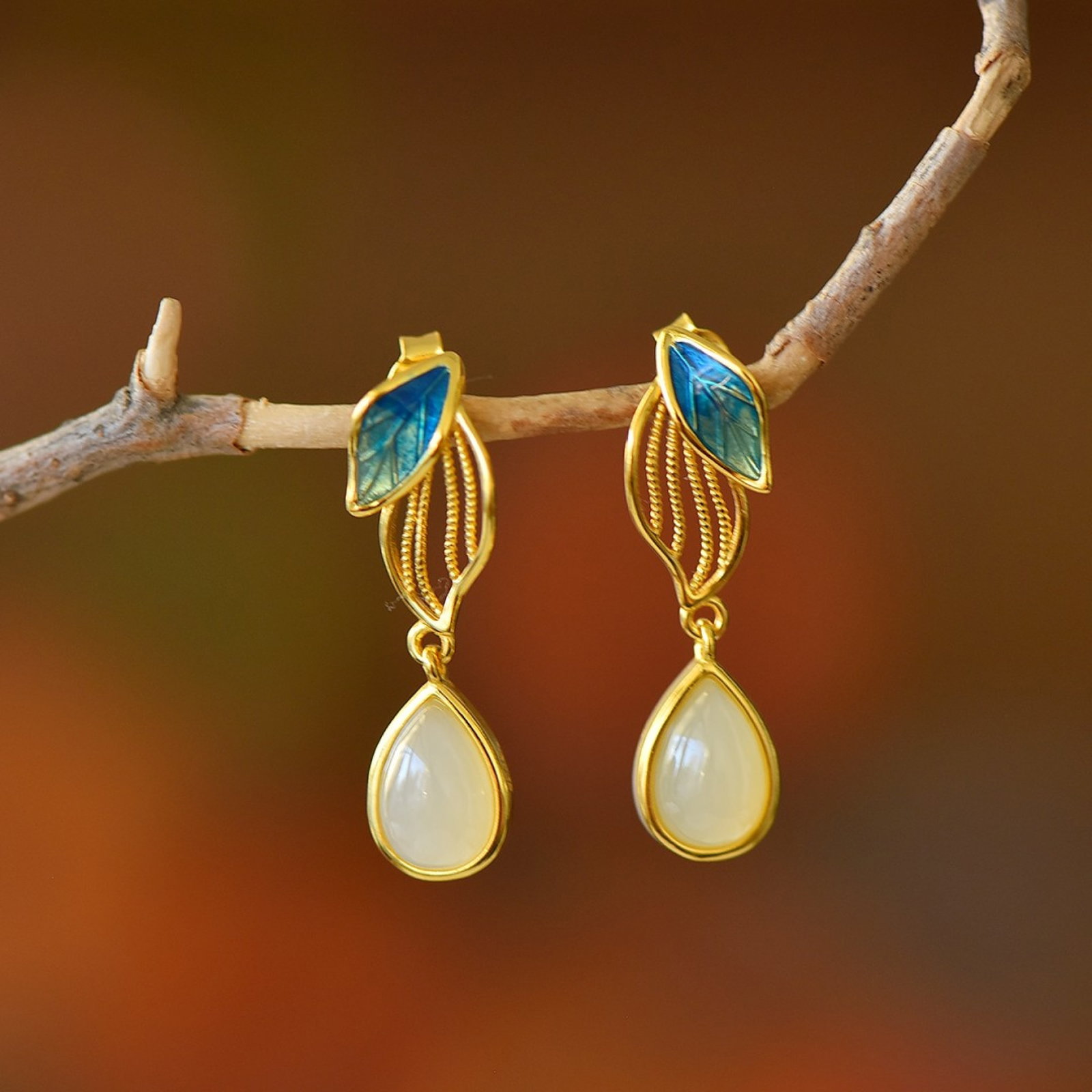 A Pair of Exquisite Sterling Silver-Gold Plated Inlaid White Jade Earrings: A Pair of Exquisite Sterling Silver-Gold Plated Inlaid White Jade Earrings,Size:0.2inx0.4in 一对纯银镀金镶白玉耳环