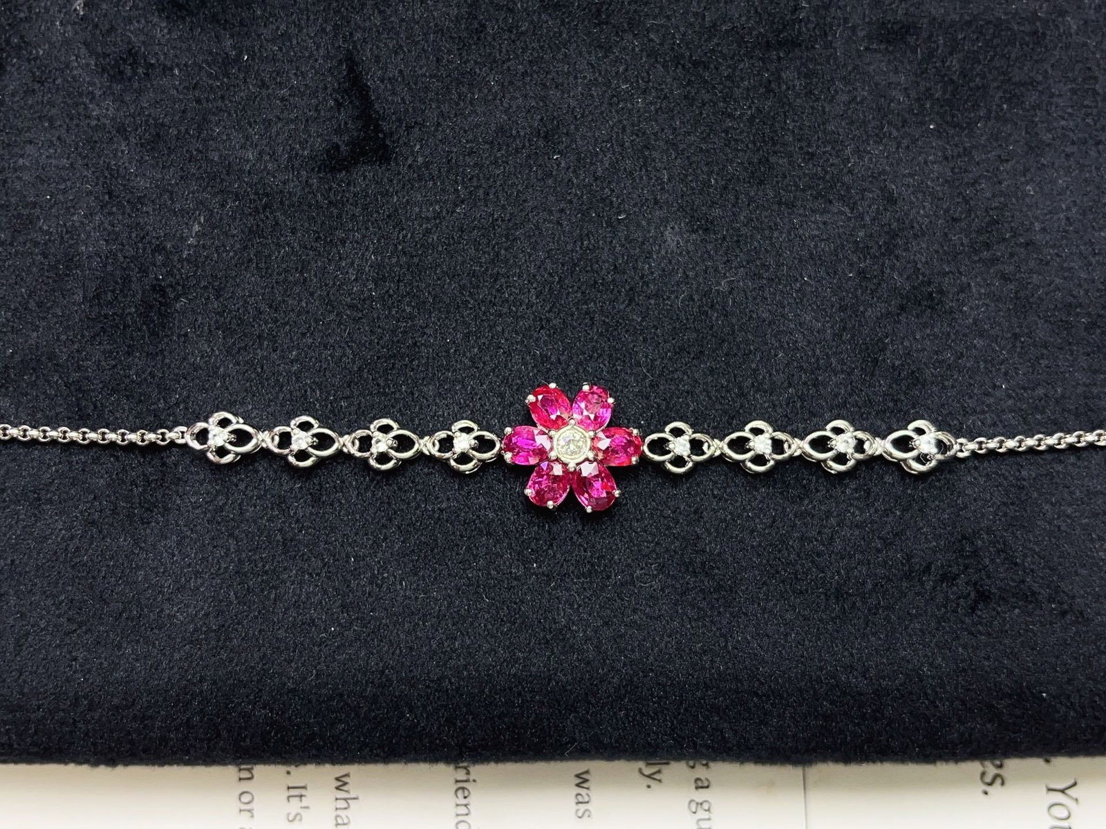 A Exquisite 18k Gold Inlaid 2.30ct Natural Ruby Bracelets,Inlaid Gems: A Exquisite 18k Gold Inlaid 2.30ct Natural Ruby Bracelets,Inlaid Gems,Total Weight:3.54g 18k金镶 2.30ct 天然红宝石手链,嵌宝石