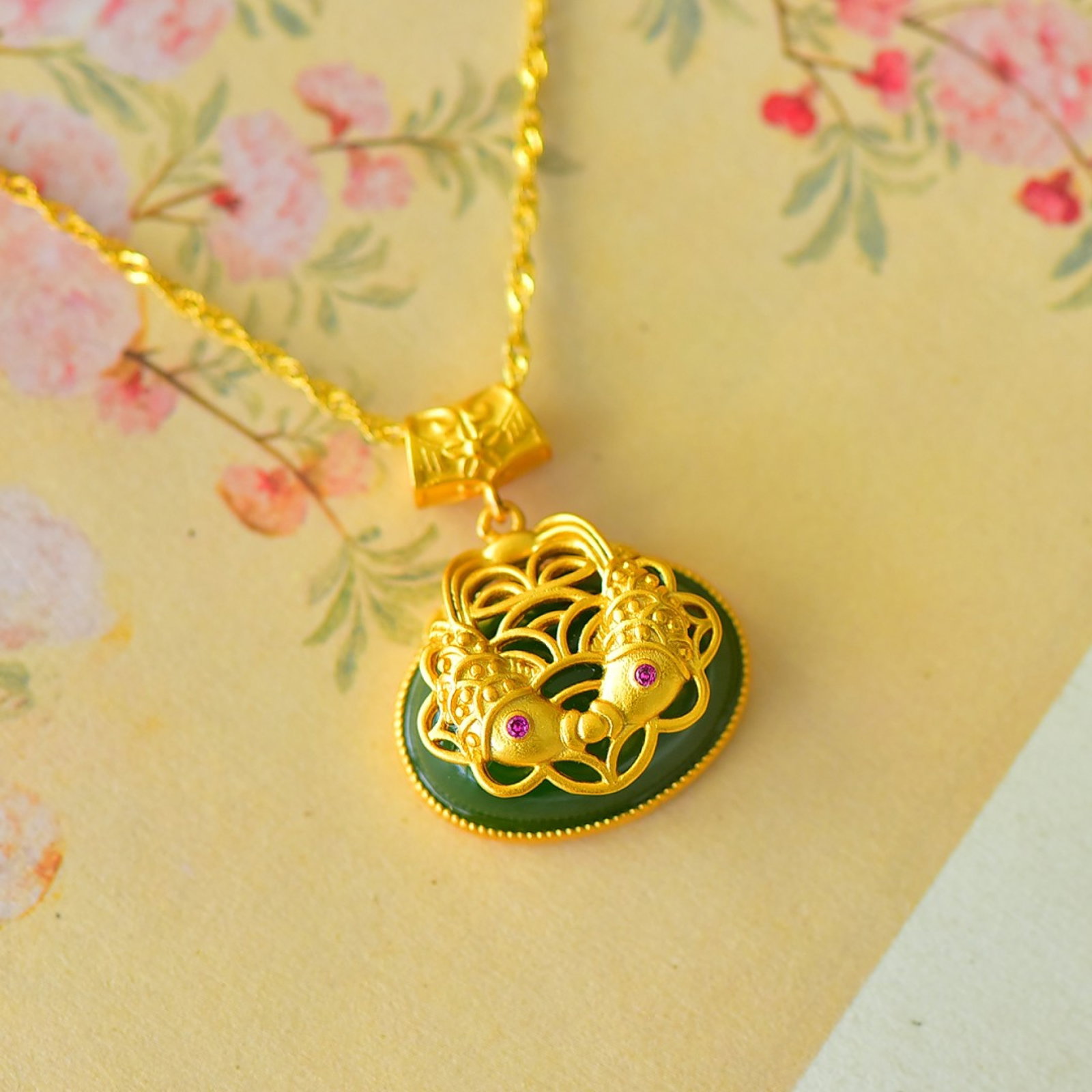 An Exquisite Sterling Silver-Gold Plated Inlaid Jasper Pendant: An Exquisite Sterling Silver-Gold Plated Inlaid Jasper Pendant 纯银镀金镶碧玉吊坠