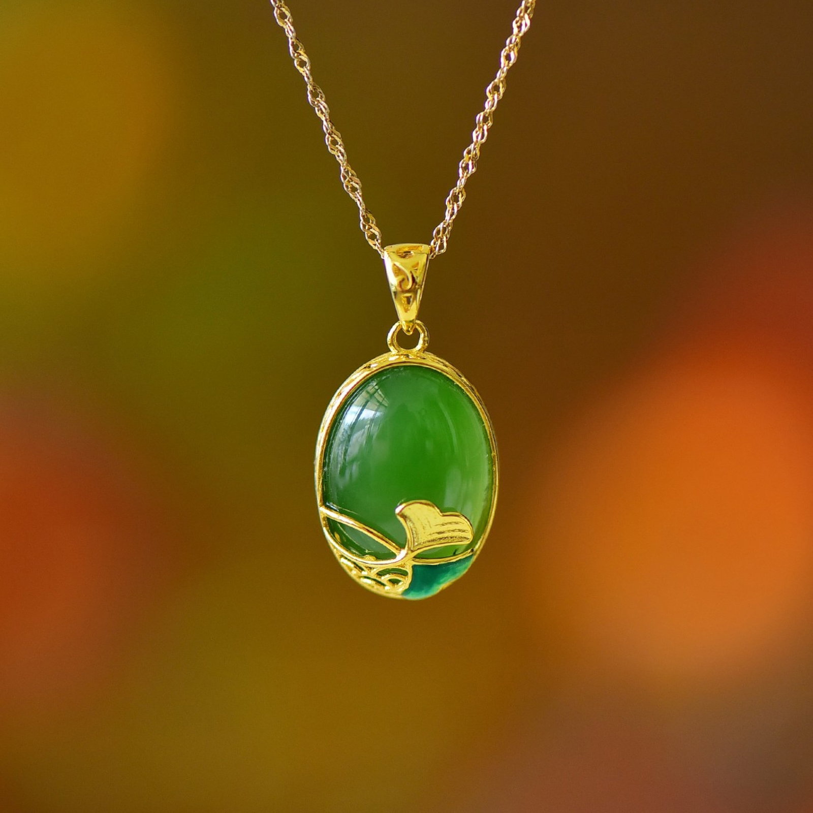 An Exquisite Sterling Silver Inlaid Jasper Necklace: An Exquisite Sterling Silver Inlaid Jasper Necklace,Size:0.5inx0.7in 纯银镶碧玉项链