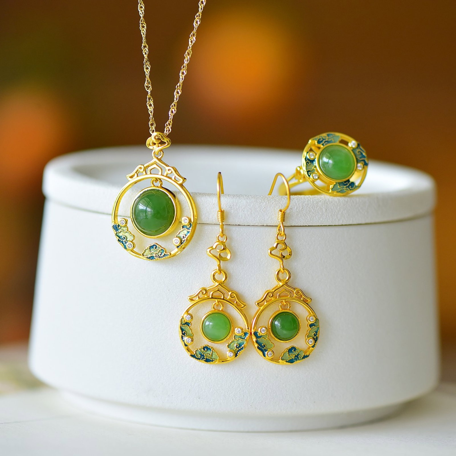 A Set of Fine Sterling Silver-Gold Plated Inlaid Jasper Jewelrys: A Set of Fine Sterling Silver-Gold Plated Inlaid Jasper Jewelrys 一套纯银镀金镶碧玉首饰
