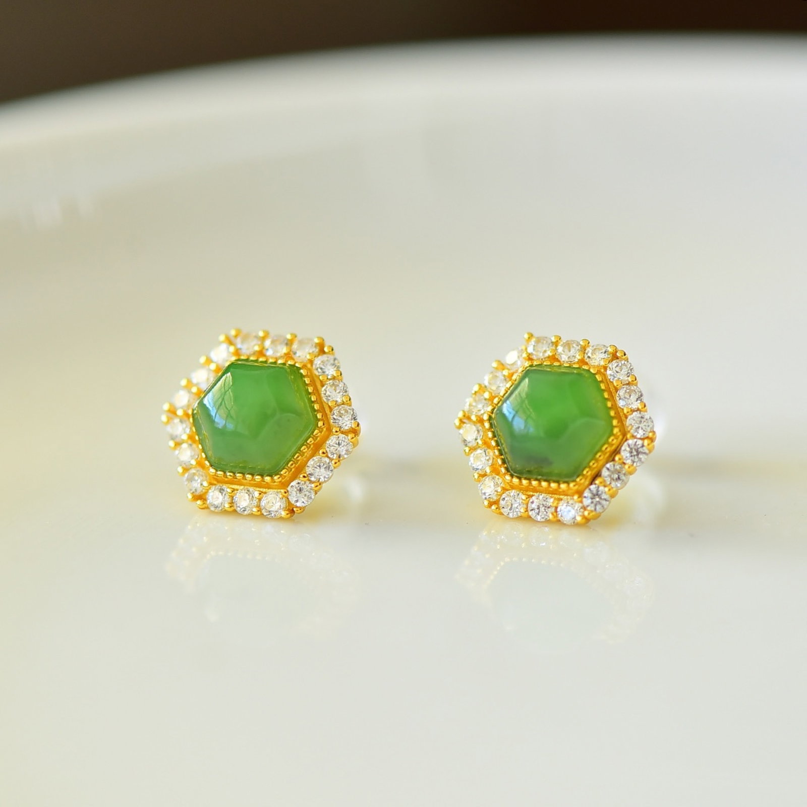 A Pair of Exquisite Sterling Silver-Gold Plated Inlaid Jasper Earrings,Inlaid Diamond: A Pair of Exquisite Sterling Silver-Gold Plated Inlaid Jasper Earrings,Inlaid Diamond,Size:0.3inx0.3in