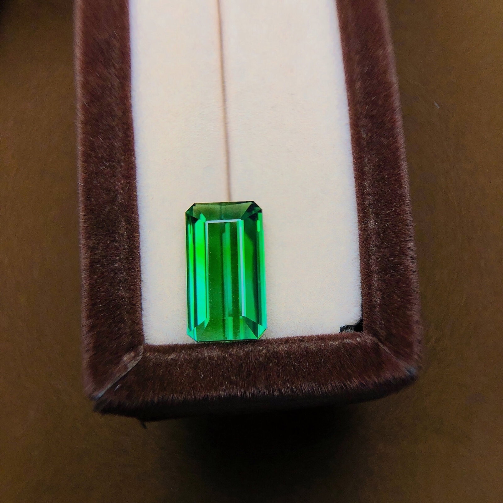 9.39Ctw Natural Tourmaline Loose: 9.39Ctw Natural Tourmaline Loose,Size:0.7inx0.4inx0.2in 9.39Ctw天然碧玺裸石