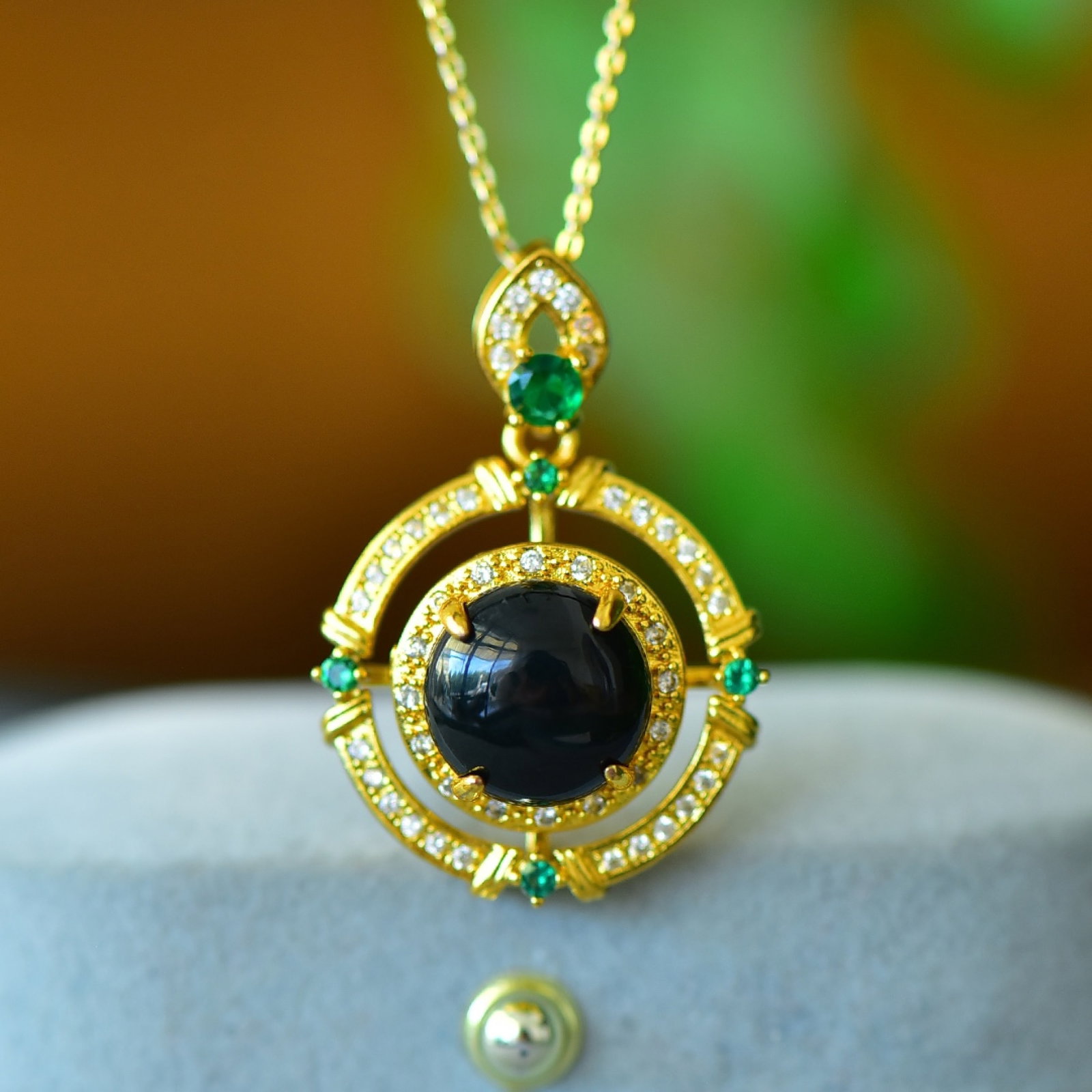 An Exquisite Bronze-Gold Plated Inlaid Green Jade Necklace: An Exquisite Bronze-Gold Plated Inlaid Green Jade Necklace,Size:0.5inx0.5in 铜镀金镶青玉项链