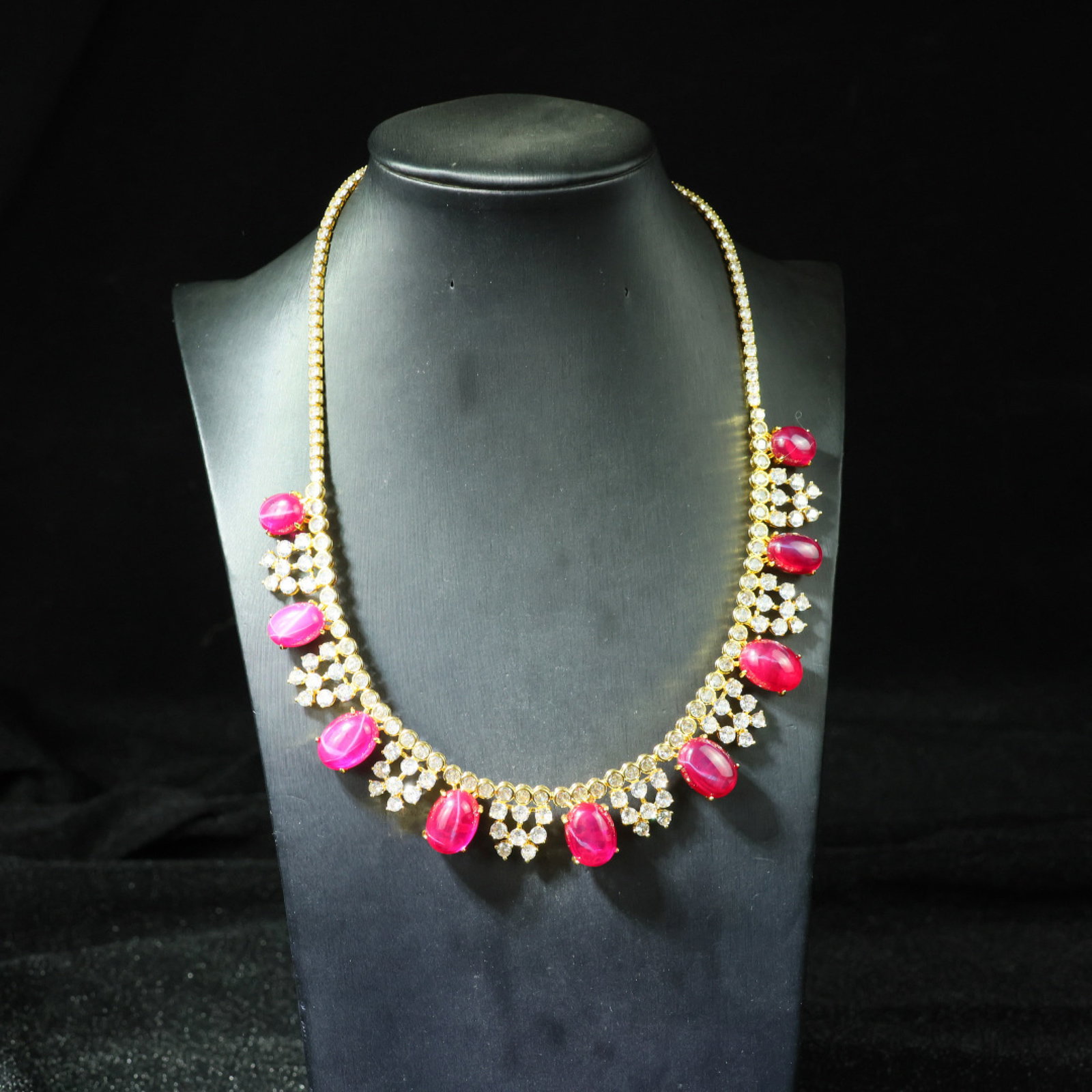 An Exquisite Necklace (1 of 9)