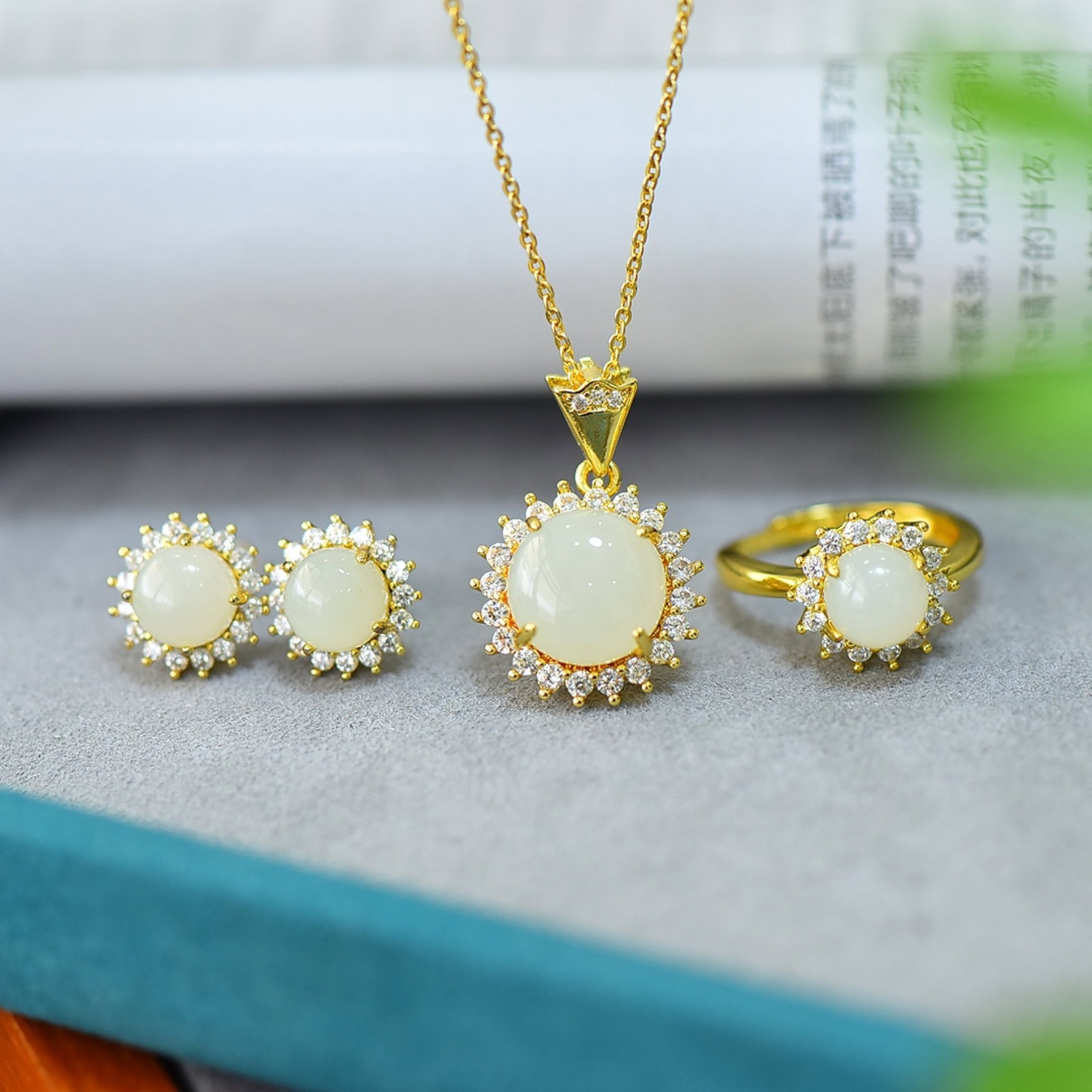 A Set of Fine Bronze-Gold Plated Inlaid White Jade Jewelry: A Set of Fine Bronze-Gold Plated Inlaid White Jade Jewelry,Size:(Necklace)0.5inx0.5in,(Earrings)0.3inx0.3in,(Ring)0.3inx0.3in 一套铜镀金镶白玉首&#