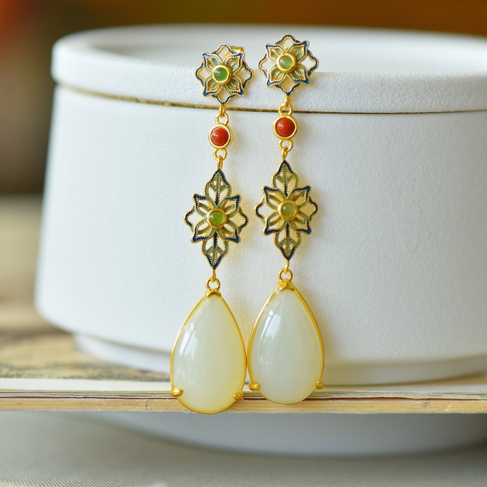 A Pair of Exquisite Sterling Silver-Gold Plated Inlaid White Jade Earrings: A Pair of Exquisite Sterling Silver-Gold Plated Inlaid White Jade Earrings,Size:0.5inx0.8in 一对纯银镀金镶白玉耳环