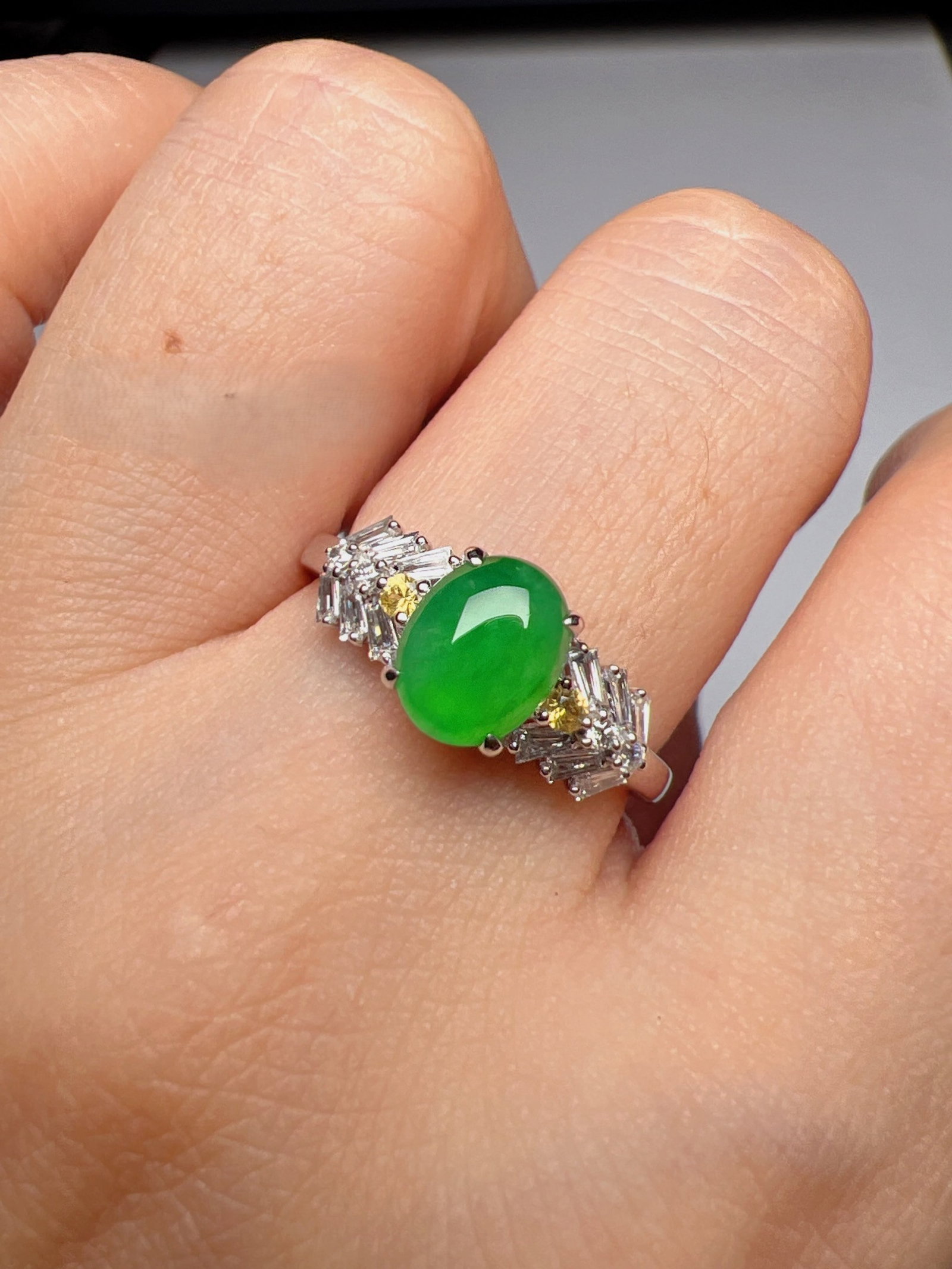 An Exquisite 18k Gold Diamond Inlaid Jadeite Ring: An Exquisite 18k Gold Diamond Inlaid Jadeite Ring,Size(Loose Stone):0.3inx0.2inx0.1in #14 18k金钻镶嵌翡翠戒指