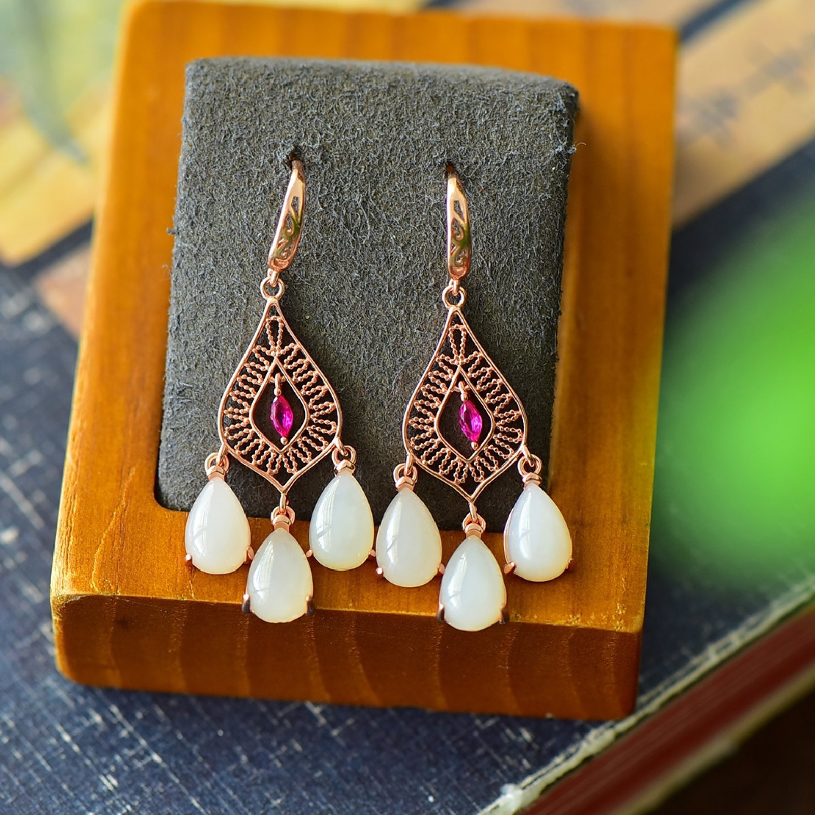 A Pair of Exquisite Sterling Silver-Gold Plated Inlaid White Jade Earrings,Inlaid Gems: A Pair of Exquisite Sterling Silver-Gold Plated Inlaid White Jade Earrings,Inlaid Gems,Size:0.7inx1.7in 一对纯银镀金镶白玉耳环,嵌