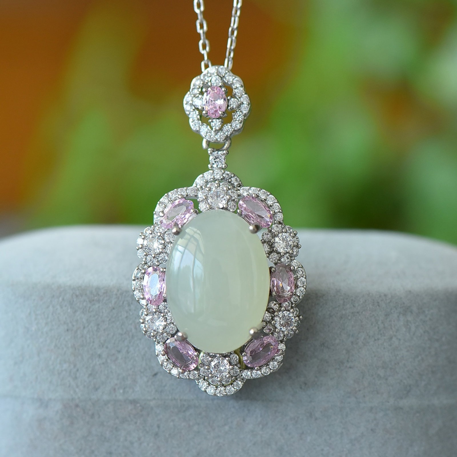 An Exquisite Bronze Inlaid White Jade Necklace: An Exquisite Bronze Inlaid White Jade Necklace,Size:0.5inx0.7in 铜镶白玉项链