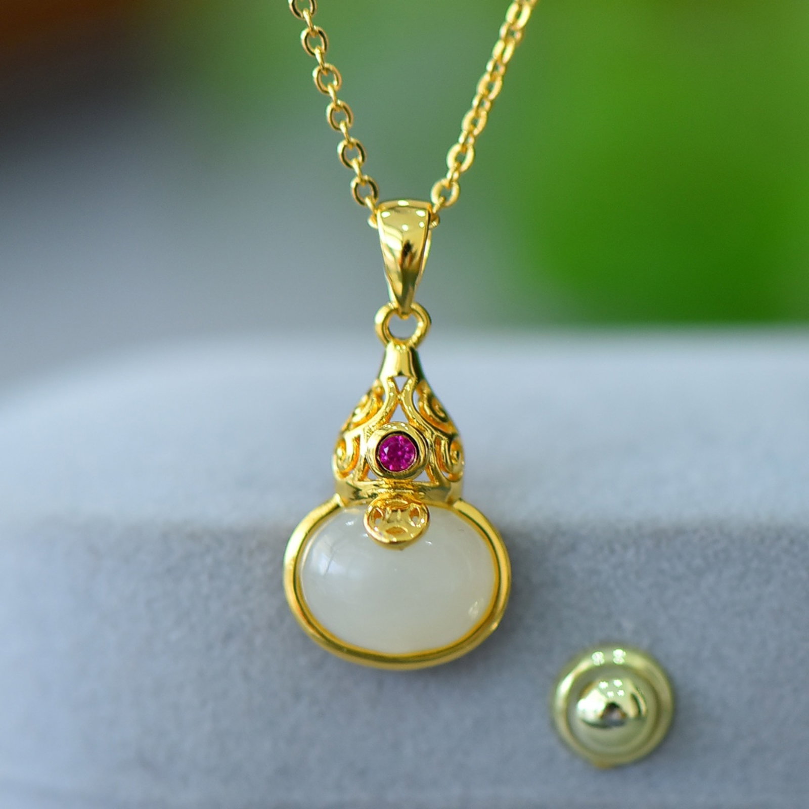 An Exquisite Bronze-Gold Plated Inlaid White Jade Gourd Necklace: An Exquisite Bronze-Gold Plated Inlaid White Jade Gourd Necklace,Size:0.3inx0.4in 铜镀金镶白玉葫芦项链