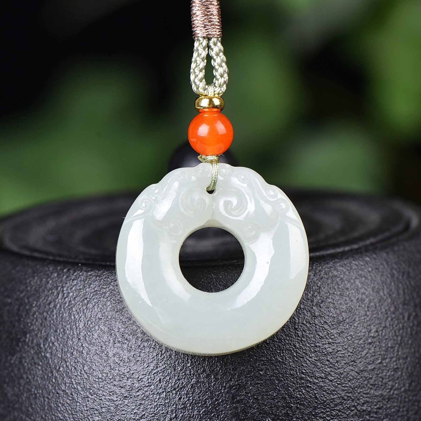 An Exquisite White Jade Dragon Pattern Pendant: An Exquisite White Jade Dragon Pattern Pendant,Size:1inx1in 白玉龙纹挂件