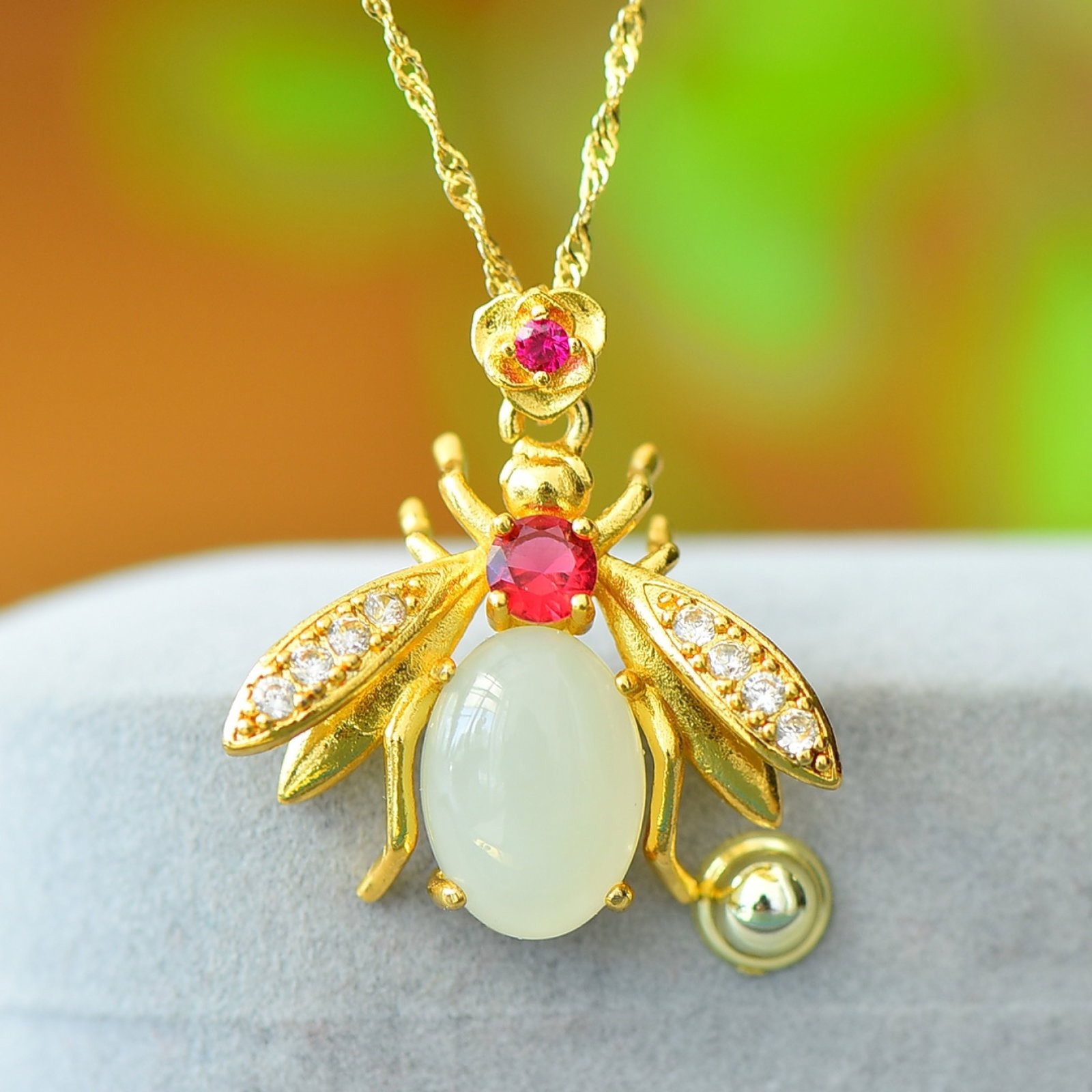 An Exquisite Bronze-Gold Plated Inlaid White Jade Necklace: An Exquisite Bronze-Gold Plated Inlaid White Jade Necklace,Size:0.4inx0.6in 铜镀金镶白玉项链