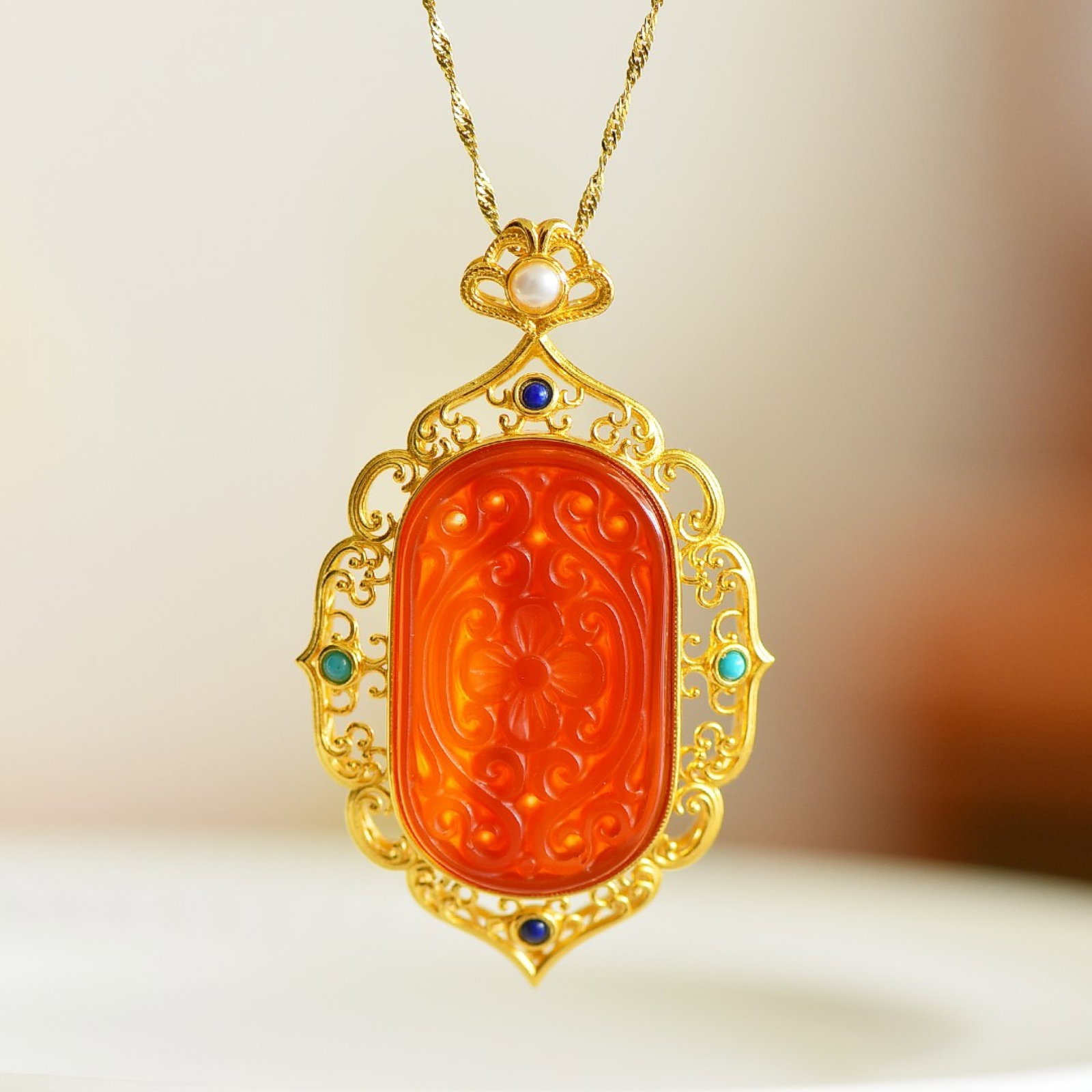 An Exquisite Sterling Silver-Gold Plated Inlaid Agate Pendant: An Exquisite Sterling Silver-Gold Plated Inlaid Agate Pendant,Size:0.7inx1.3in 纯银镀金镶玛瑙吊坠