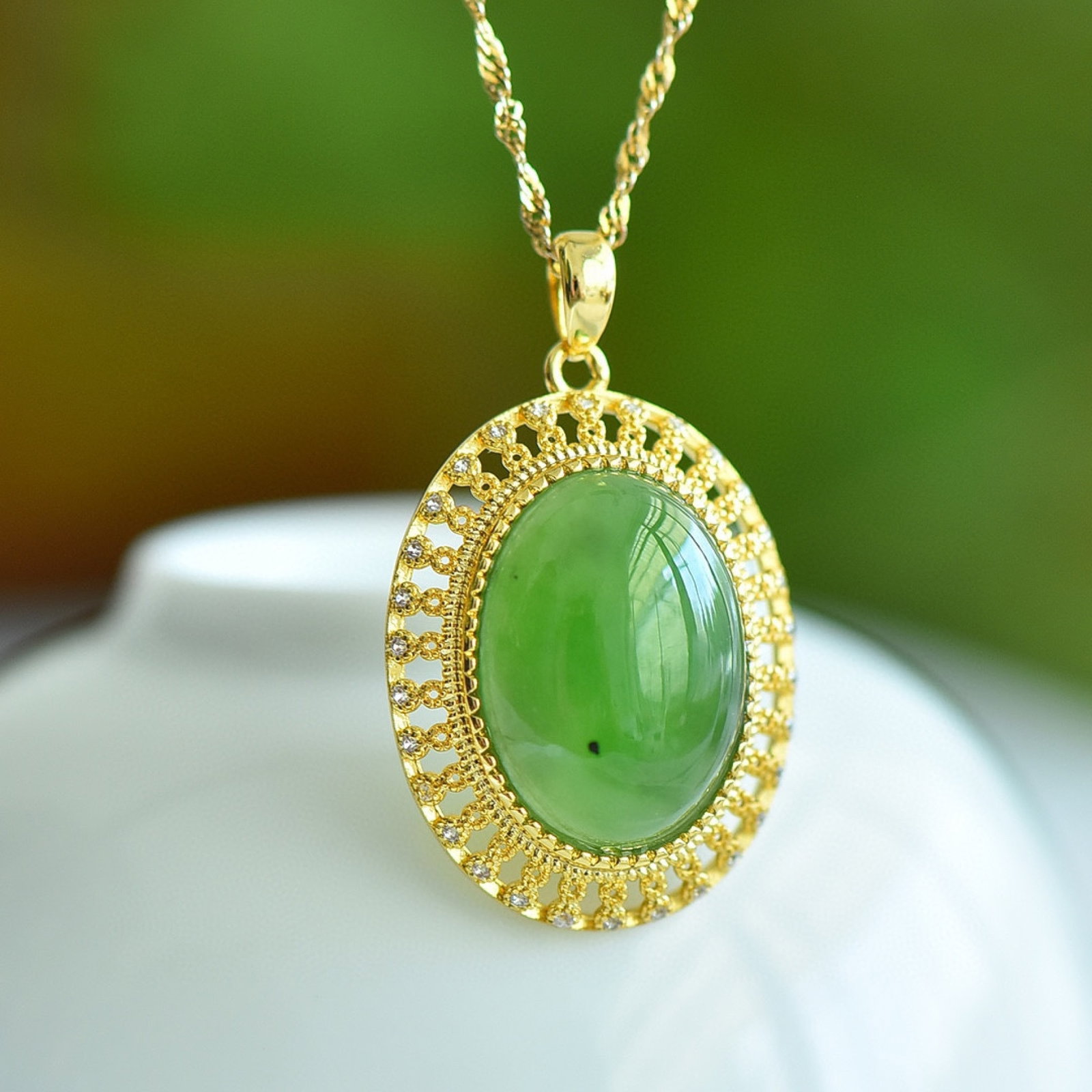 An Exquisite Bronze-Gold Plated Inlaid Jasper Necklace: An Exquisite Bronze-Gold Plated Inlaid Jasper Necklace,Size:0.5inx0.7in 铜镀金镶碧玉项链