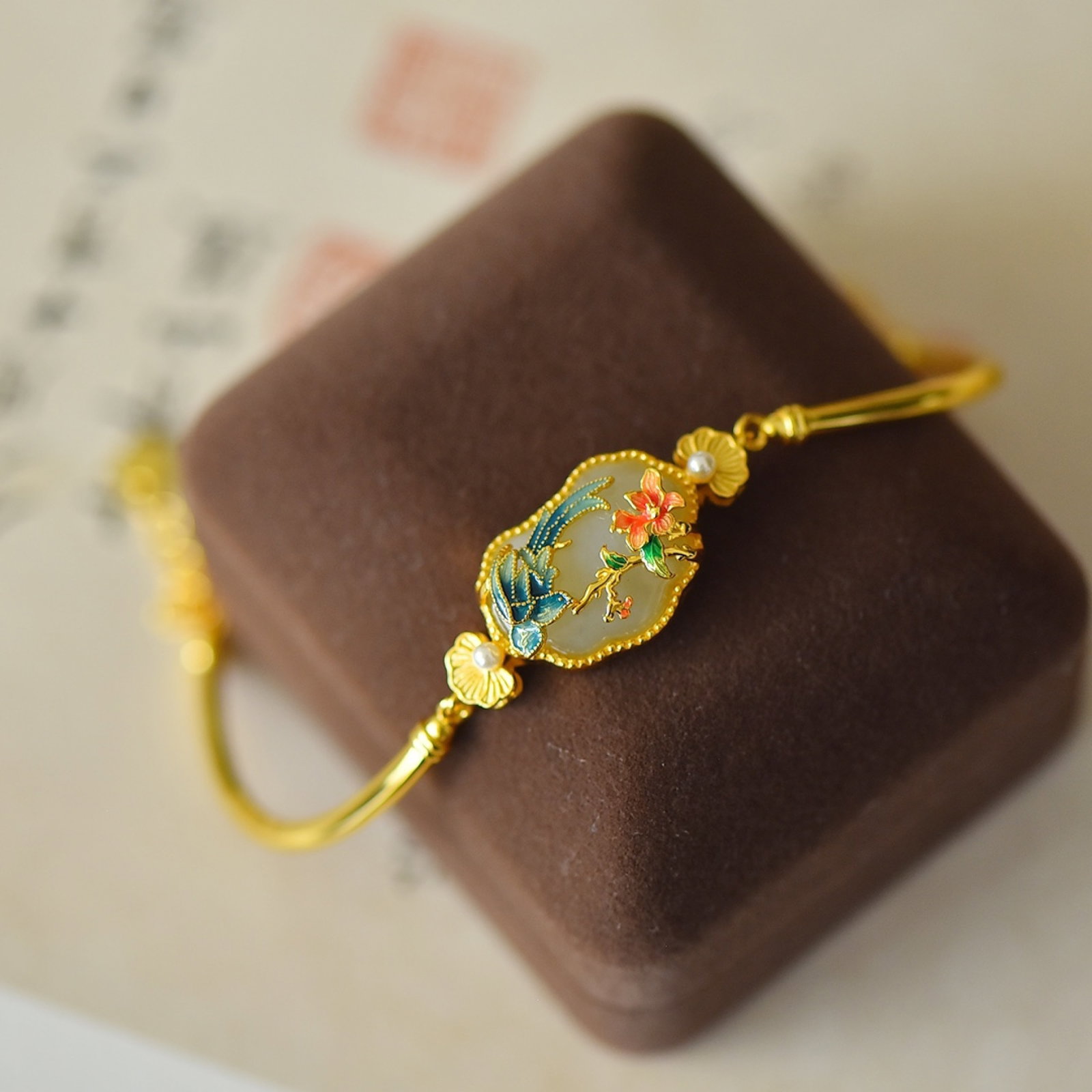 An Exquisite Sterling Silver-Gold Plated Inlaid White Jade Flower and Bird Pattern Bracelet,Inlaid: An Exquisite Sterling Silver-Gold Plated Inlaid White Jade Flower and Bird Pattern Bracelet,Inlaid Pearl,Size:0.5inx0.7in 纯银镀金镶白玉花鸟ಬ