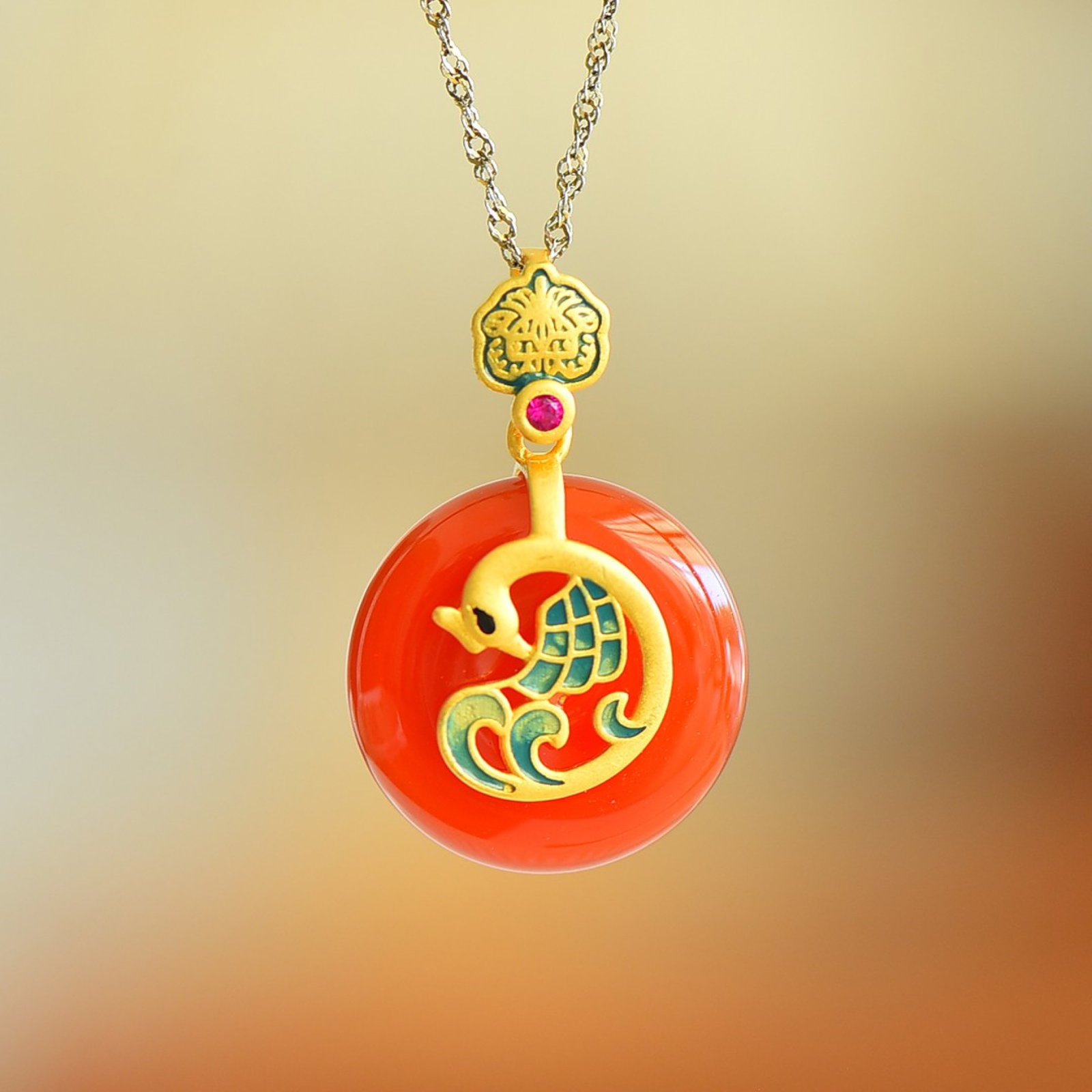 An Exquisite Sterling Silver-Gold Plated Inlaid Agate Enamel Pendant: An Exquisite Sterling Silver-Gold Plated Inlaid Agate Enamel Pendant,Size:0.8inx0.8in 纯银镀金镶玛瑙珐琅吊坠