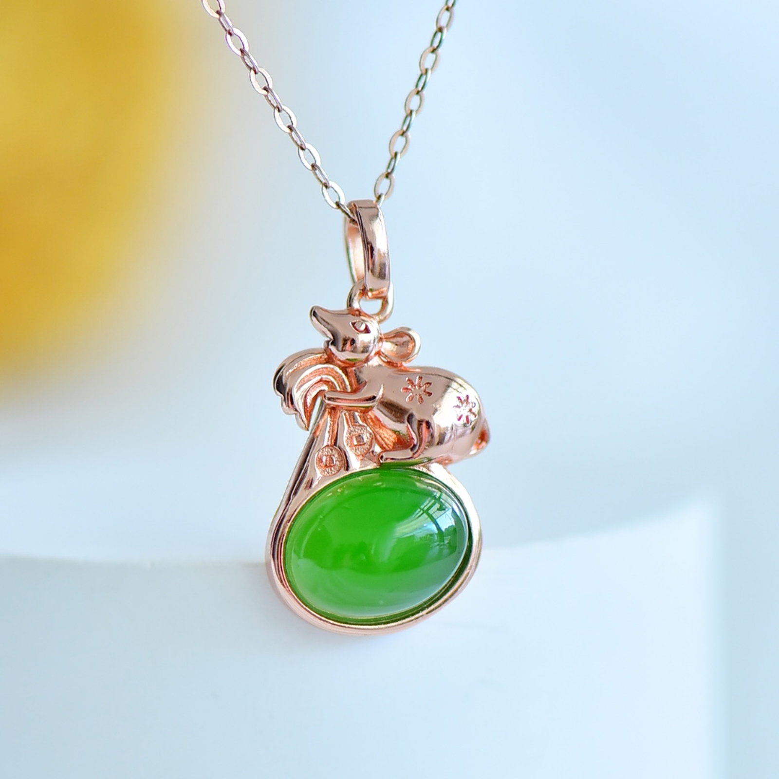 An Exquisite Sterling Silver-Gold Plated Inlaid Jasper Pendant: An Exquisite Sterling Silver-Gold Plated Inlaid Jasper Pendant 纯银镀金镶碧玉项链
