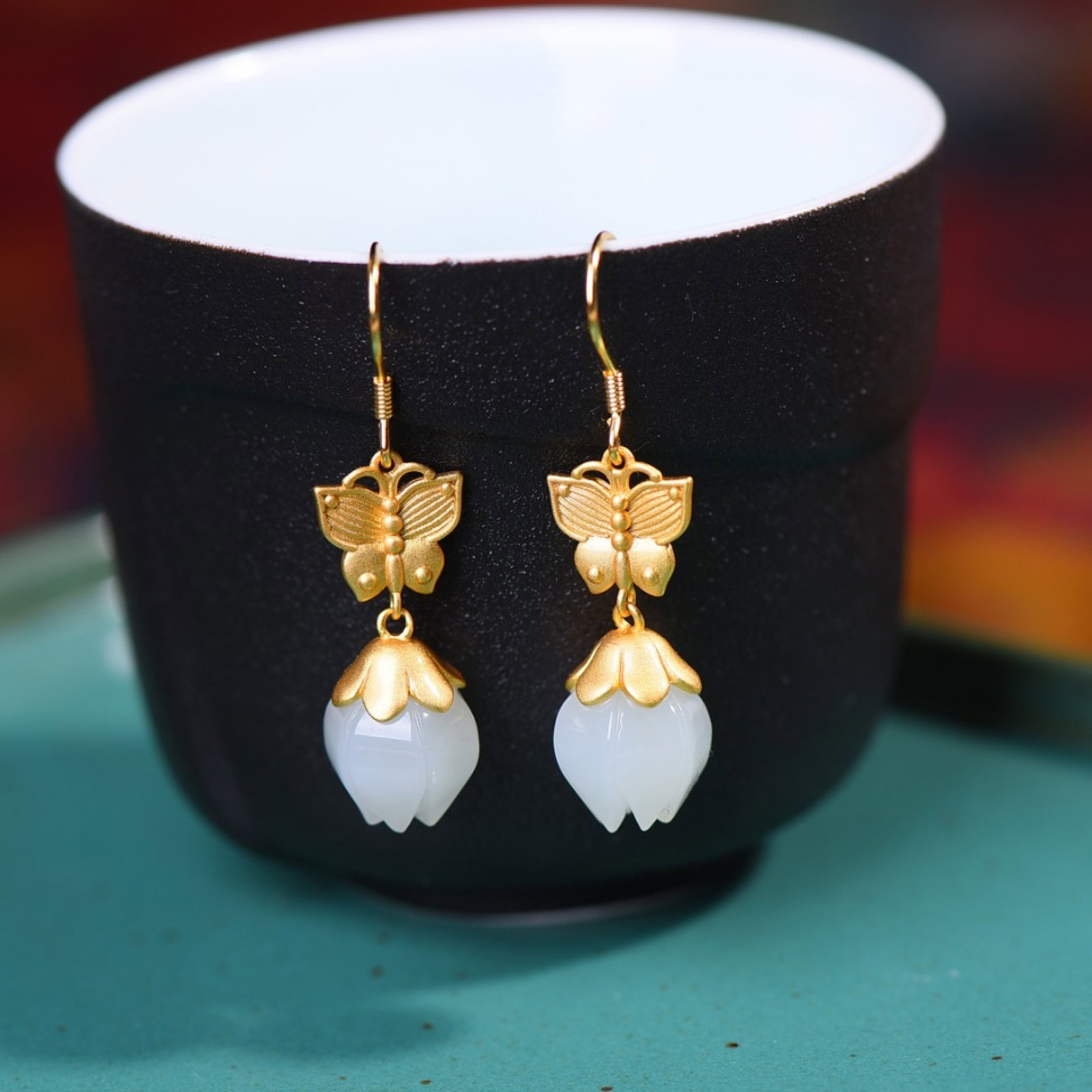 A Pair of Exquisite Sterling Silver-Gold Plated Inlaid White Jade Earrings: A Pair of Exquisite Sterling Silver-Gold Plated Inlaid White Jade Earrings,Size:0.4inx0.5in 一对纯银镀金镶白玉耳环