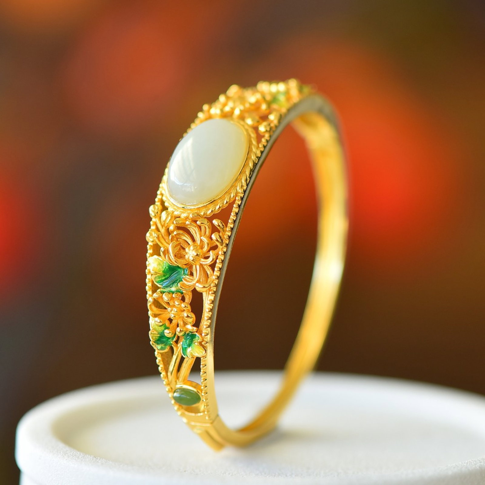An Exquisite Sterling Silver-Gold Plated Inlaid White Jade Enamel Bracelet: An Exquisite Sterling Silver-Gold Plated Inlaid White Jade Enamel Bracelet,Size:0.5inx0.7in 纯银镀金镶白玉珐琅手镯