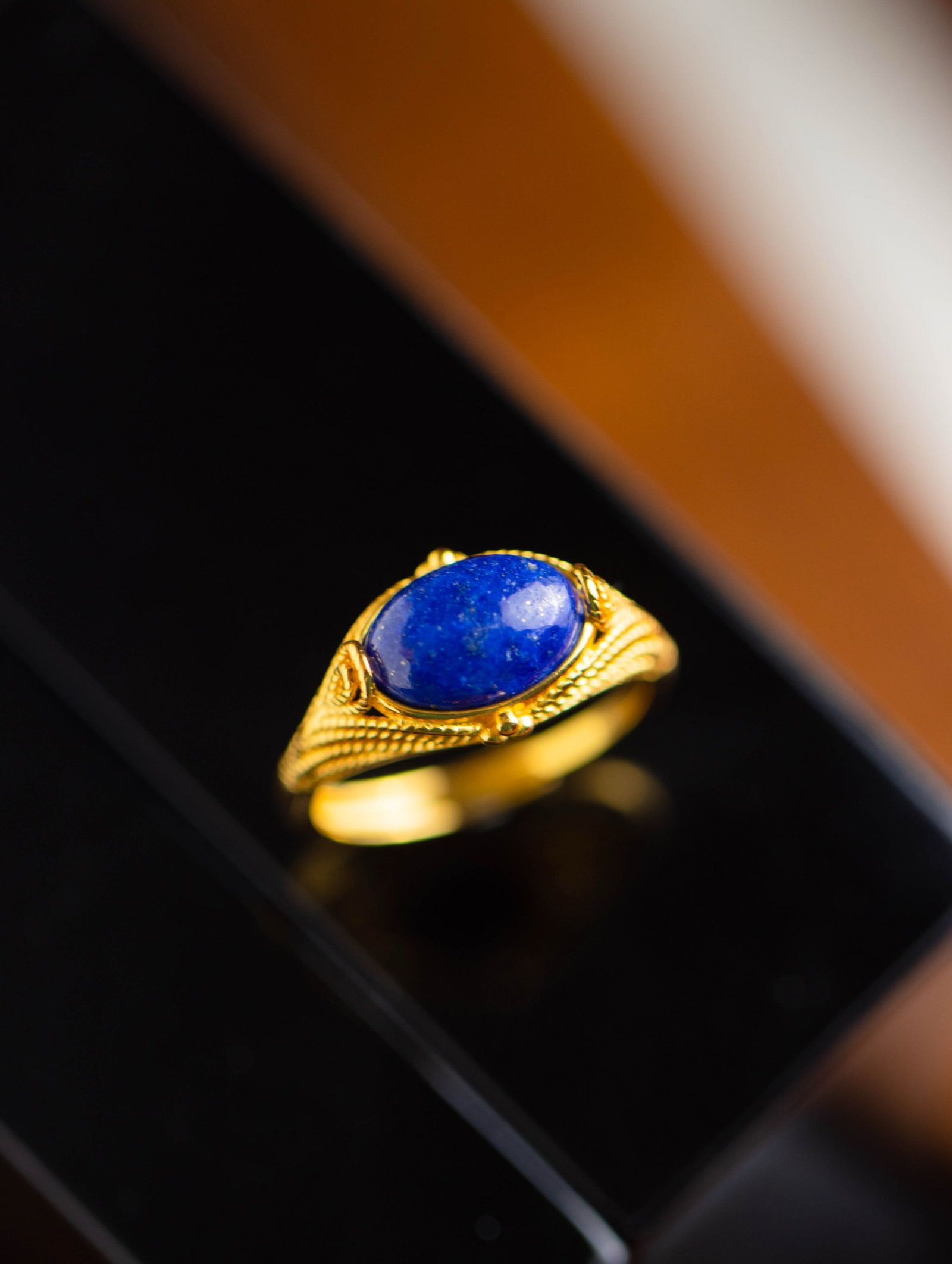 An Exquisite Sterling Silver-Gold Plated Inlaid Lapis Lazuli Ring: An Exquisite Sterling Silver-Gold Plated Inlaid Lapis Lazuli Ring 纯银镀金镶青金石戒指