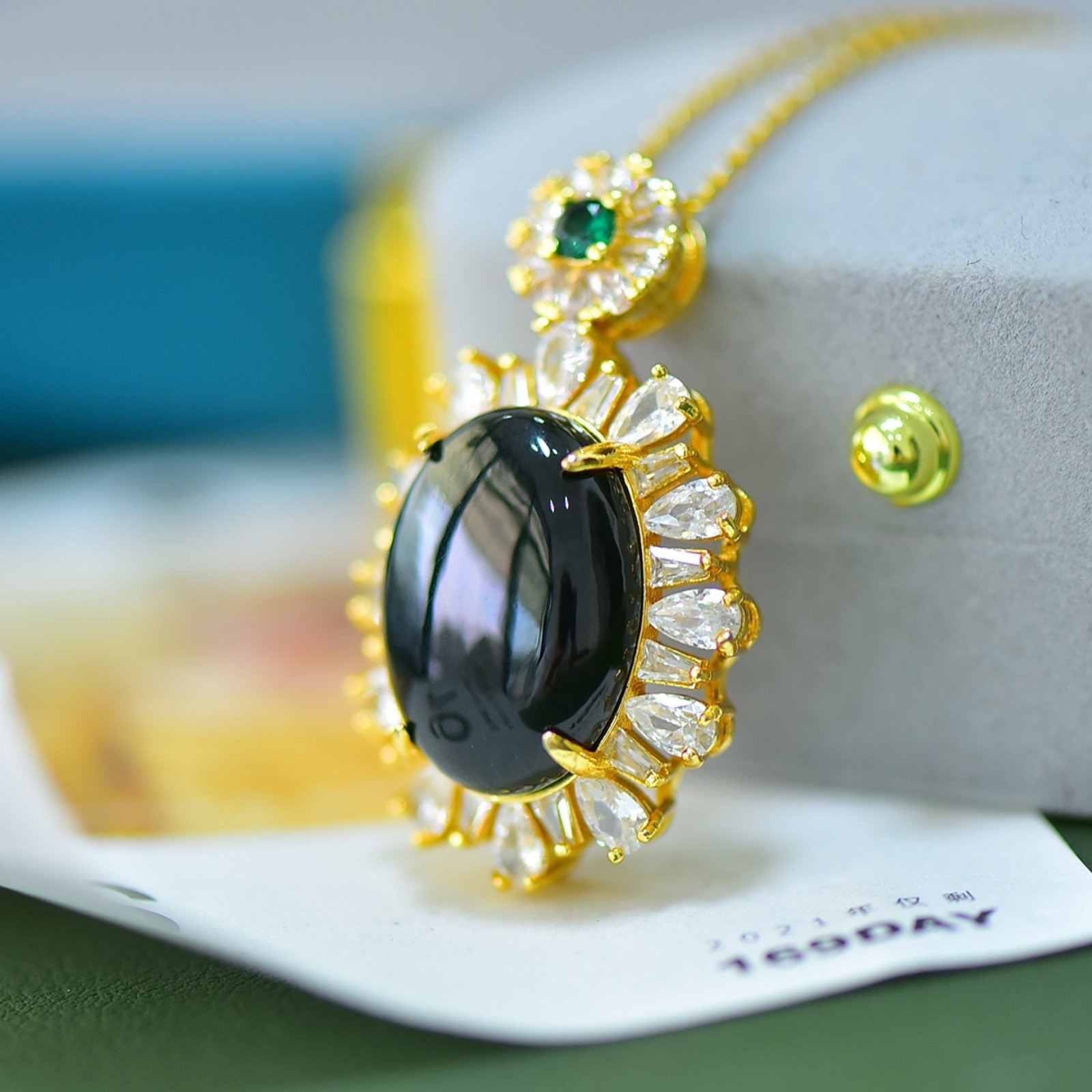 An Exquisite Bronze-Gold Plated Inlaid Green Jade Necklace,Inlaid Diamond: An Exquisite Bronze-Gold Plated Inlaid Green Jade Necklace,Inlaid Diamond,Size:0.6inx0.8in 铜镀金镶青玉项链,嵌钻石