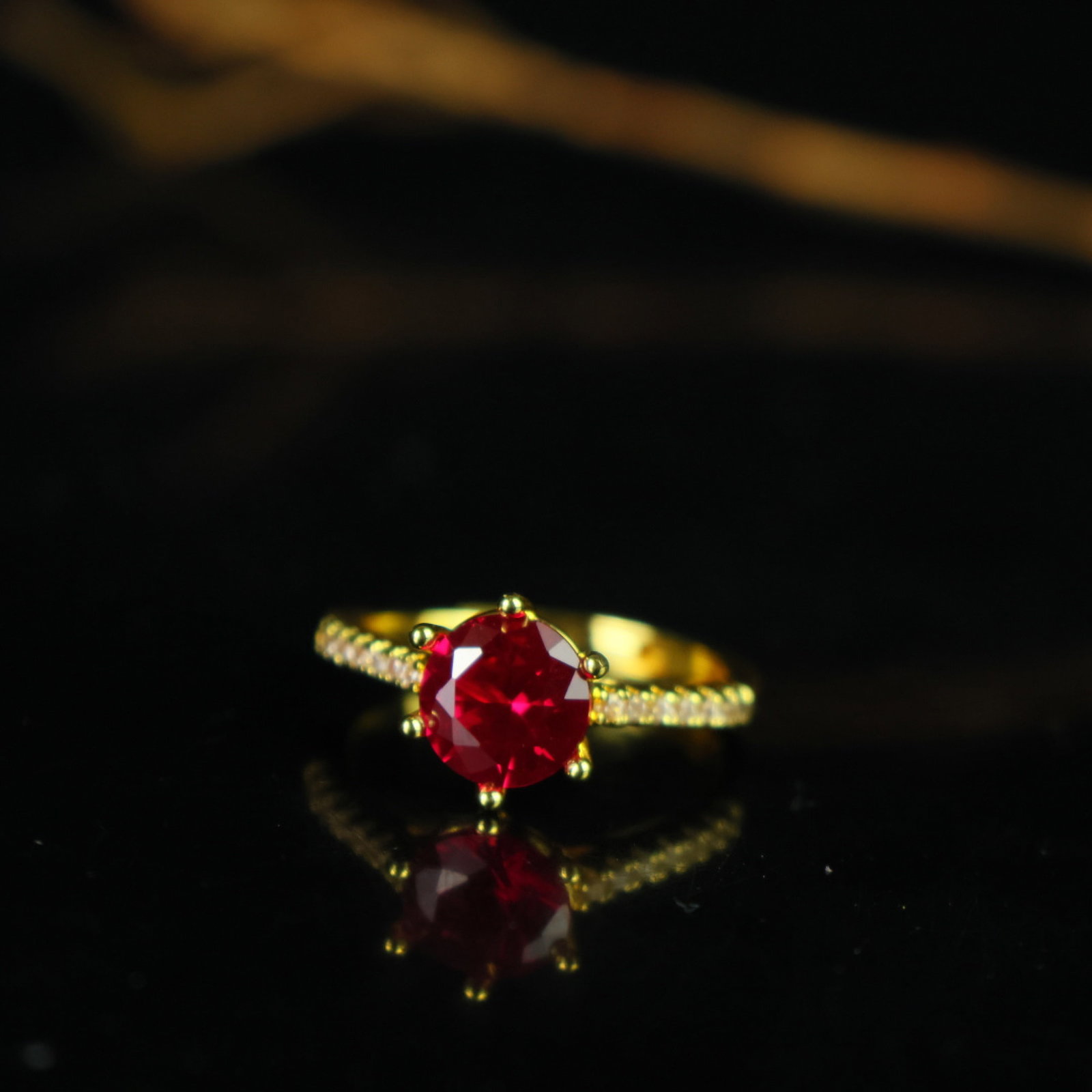 An Exquisite Ring: An Exquisite Ring,Size:0.3in 一个精美的戒指