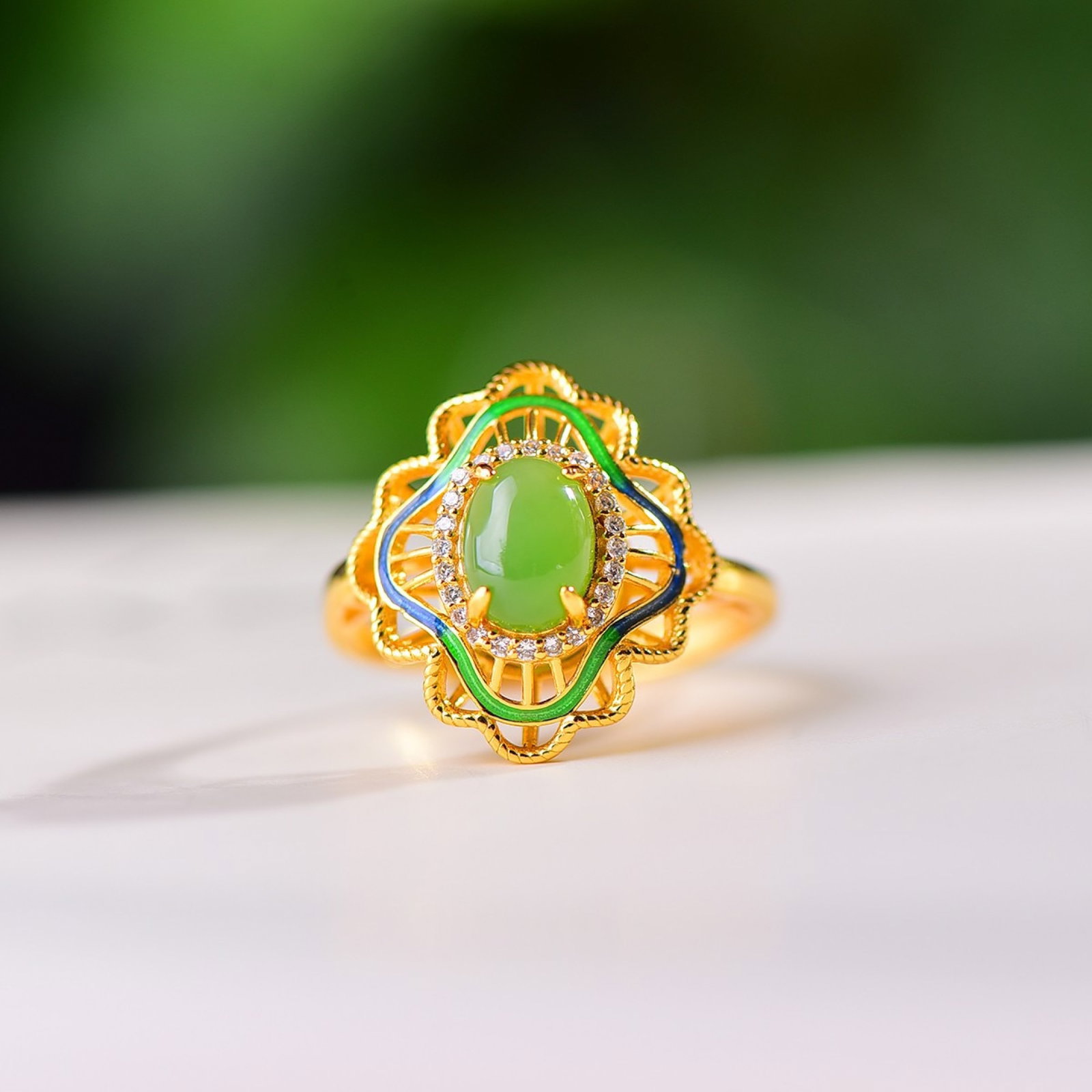 An Exquisite Sterling Silver-Gold Plated Inlaid Jasper Ring,Inlaid Diamond: An Exquisite Sterling Silver-Gold Plated Inlaid Jasper Ring,Inlaid Diamond,Size:0.2inx0.3in 纯银镀金镶碧玉戒指,嵌钻石