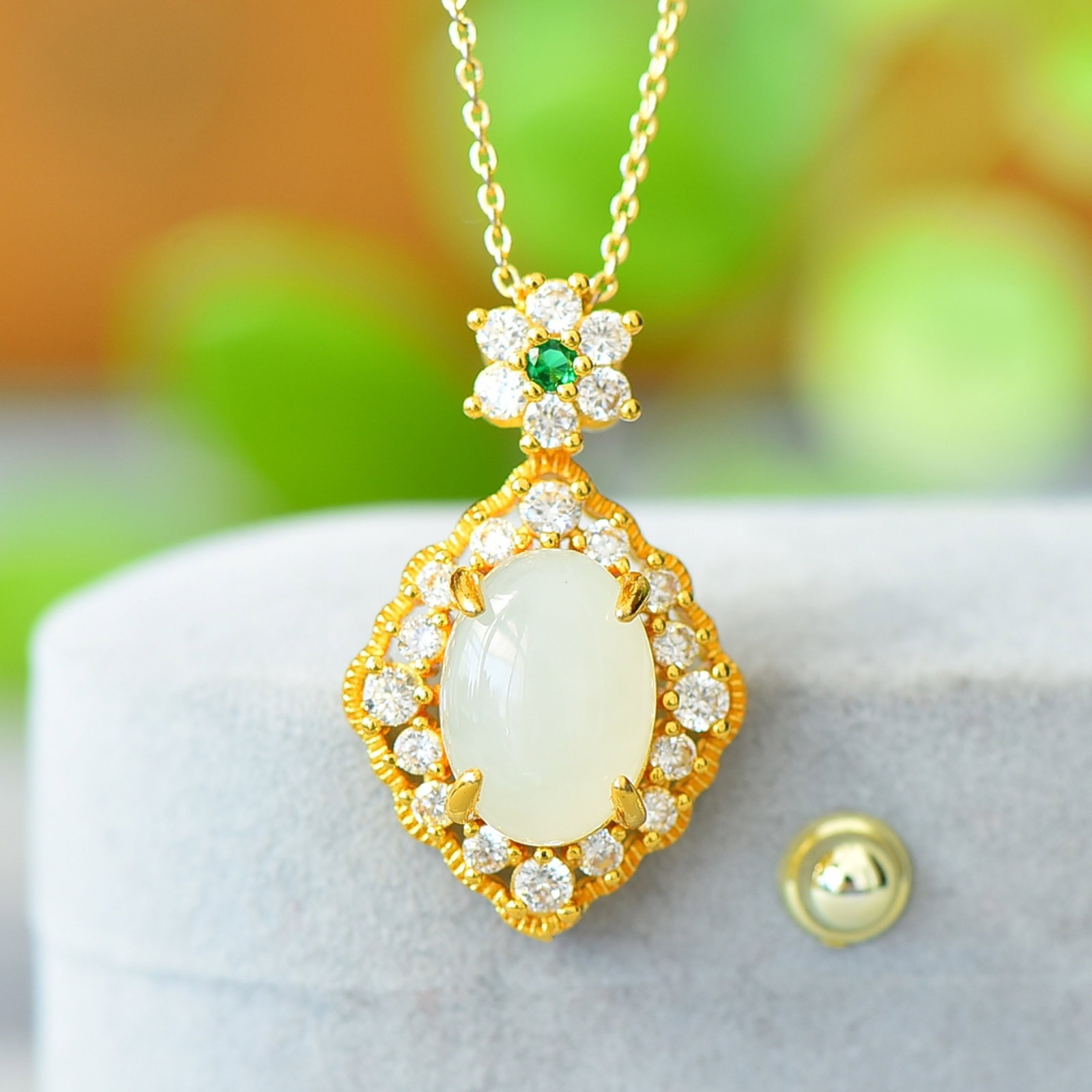 An Exquisite Bronze-Gold Plated Inlaid White Jade Necklace: An Exquisite Bronze-Gold Plated Inlaid White Jade Necklace,Size:0.4inx0.6in 铜镀金镶白玉项链