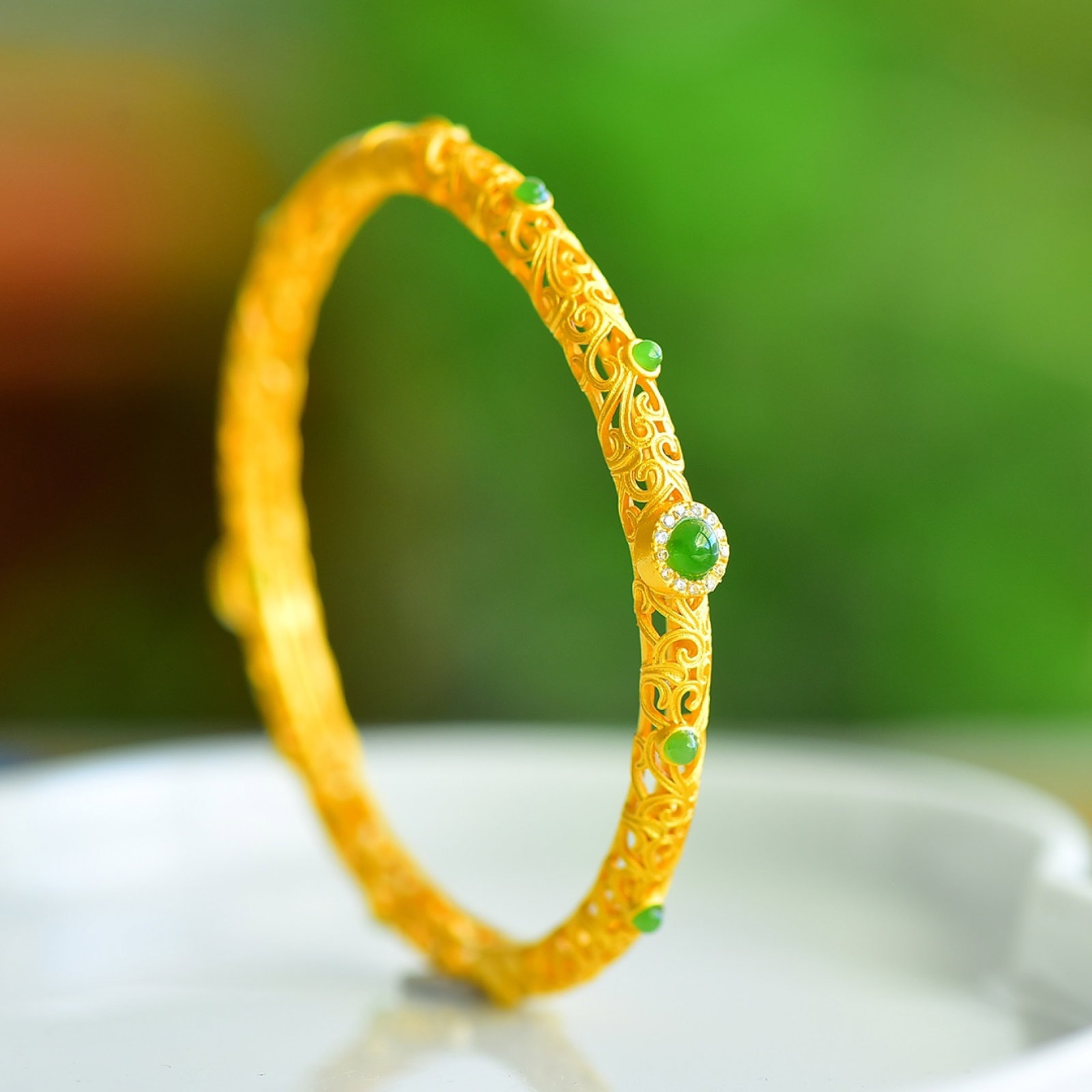 An Exquisite Sterling Silver-Gold Plated Inlaid Jasper Bracelet,Inlaid Diamond: An Exquisite Sterling Silver-Gold Plated Inlaid Jasper Bracelet,Inlaid Diamond 纯银镀金镶碧玉手镯,嵌钻石