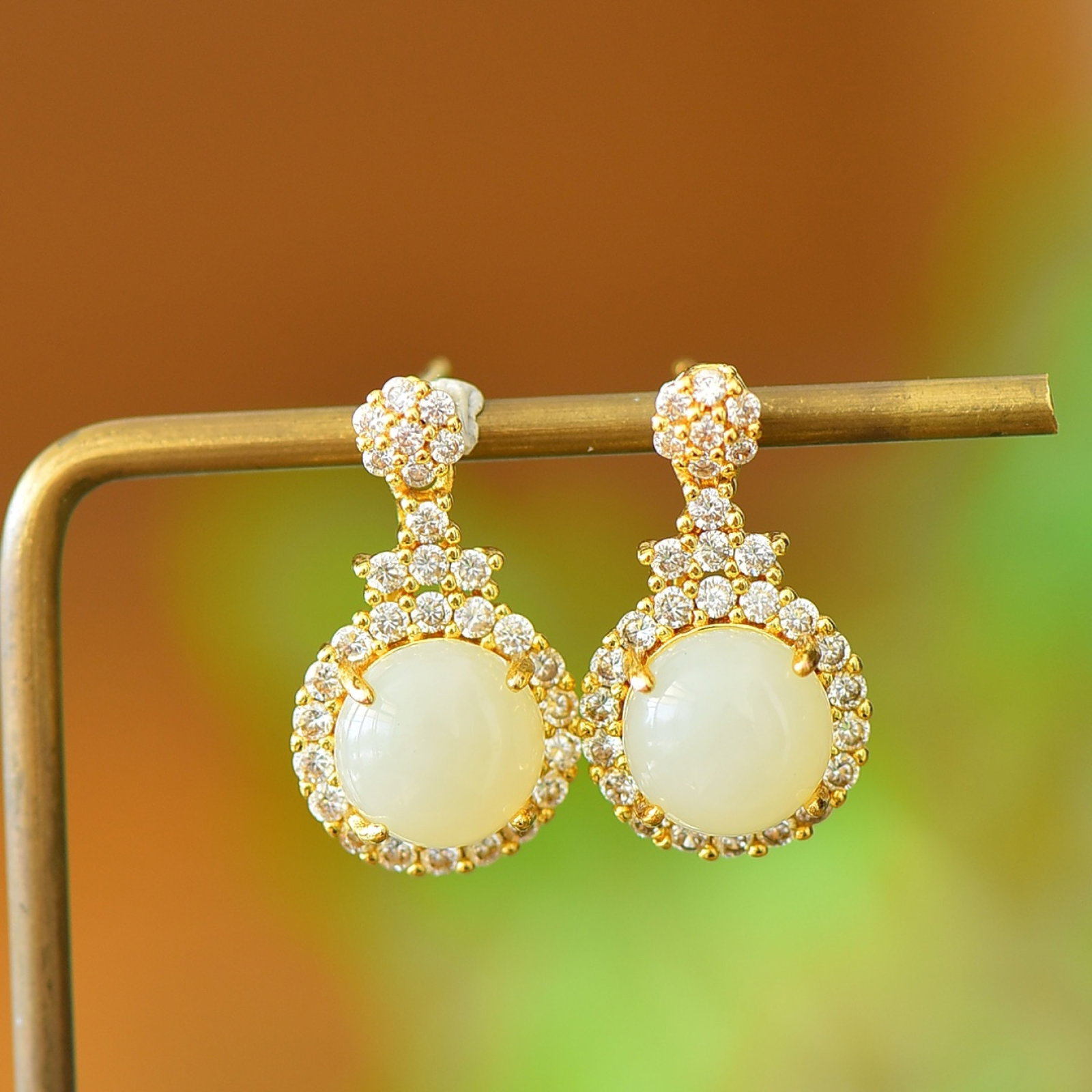 A Pair of Exquisite Bronze-Gold Plated Inlaid White Jade Earrings,Inlaid Diamond: A Pair of Exquisite Bronze-Gold Plated Inlaid White Jade Earrings,Inlaid Diamond,Size:0.4inx0.4in 一对铜镀金镶白玉耳环,嵌钻ĳ