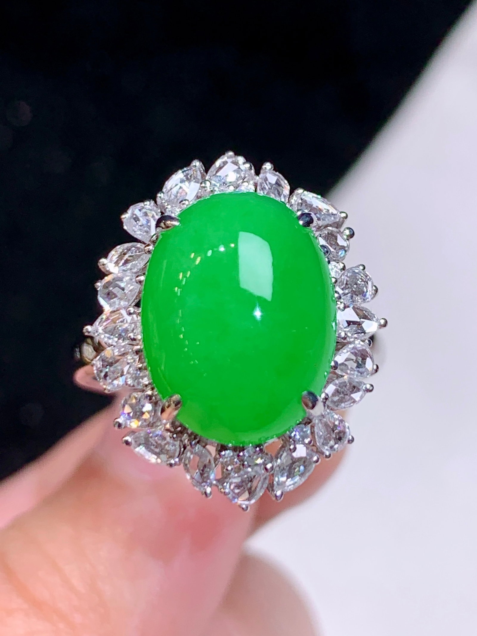 An Exquisite 18k Gold Diamond Inlaid Jadeite Ring& Pendant Dual-Purpose (1 of 8)