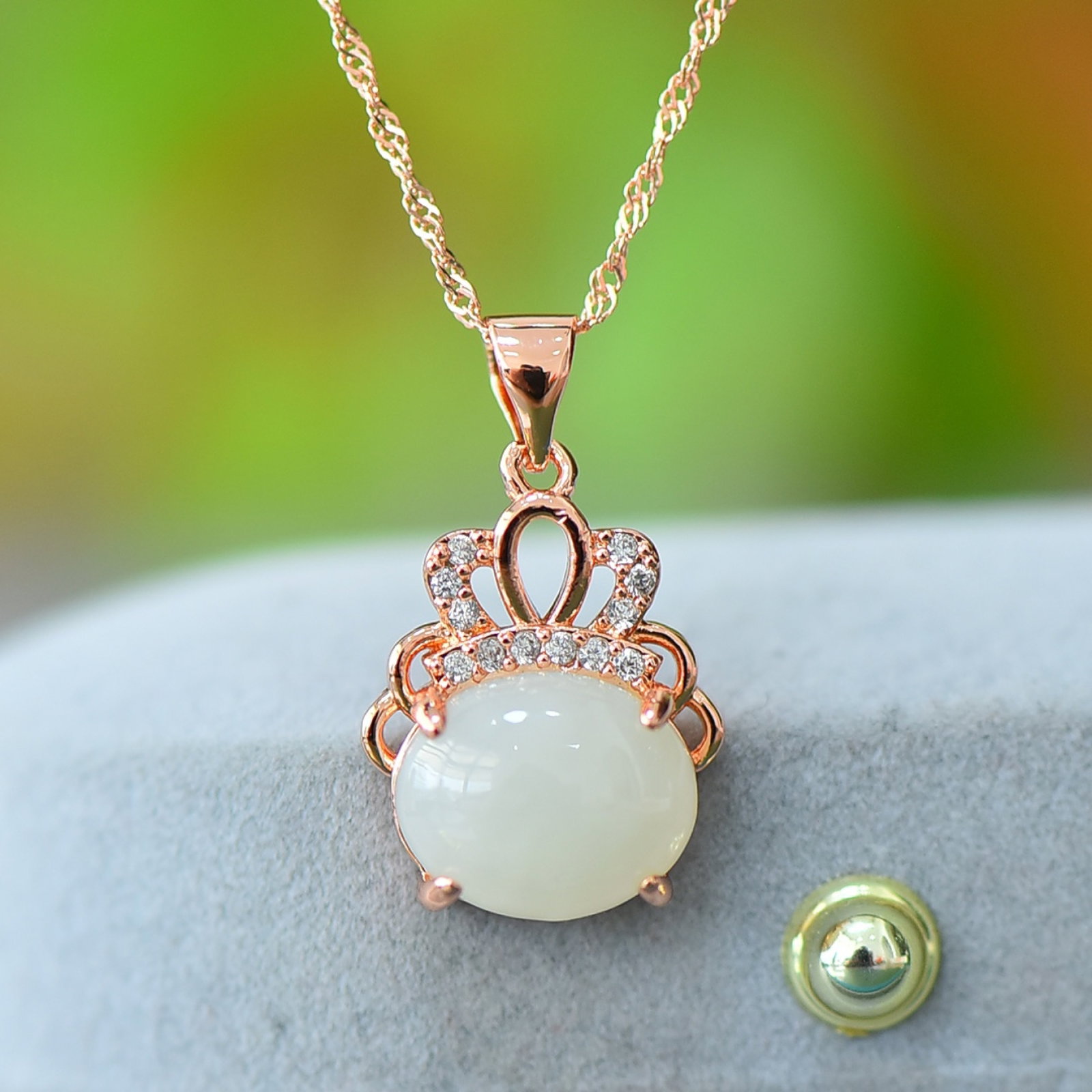 An Exquisite Bronze Inlaid White Jade Necklace: An Exquisite Bronze Inlaid White Jade Necklace,Size:0.4inx0.5in 铜镶白玉项链