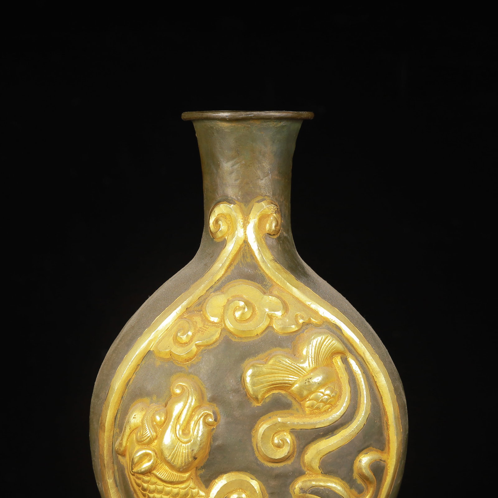 An Exquisite Gilt Silver Fish Pattern Vase - 2