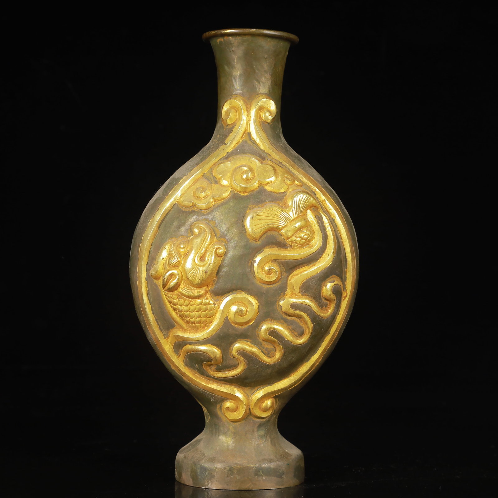 An Exquisite Gilt Silver Fish Pattern Vase - 7